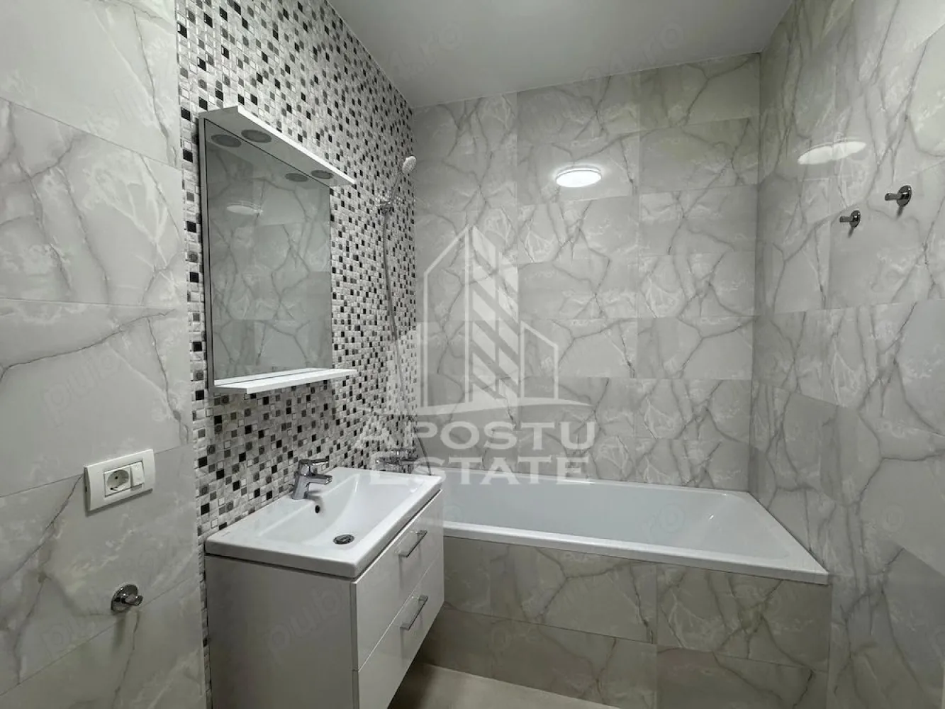 Apartament cu 2 camere de inchiriat, Dumbravita, Timisoara - Agentia imobiliara APOSTU ESTATE va propune spre inchiriere un apartament cu 2 camere spatios si luminos, situat in Dumbravita, o zona linistita si bine pozitionata, potrivit pentru cupluri, familii sau studenti care isi doresc o locuinta unde sa se simta confortabil si cu acces facil catre scoli, facultati, statii de autobuz si magazine.

Suprafata utila: 52 mp
Compartimentare eficienta:
- Hol de acces
- Bucatarie inchisa, complet mobilata si utilata, cu loc de luat masa
- Baie prevazuta cu cada si ventilatie artificiala
- Dormitor cu pat matrimonial
- Balcon

Confort si facilitati:
- Centrala proprie cu incalzire in pardoseala
- Loc de parcare inclus in pret
- Dressing
- Aer conditionat
- Apartamentul este complet mobilat si utilat de catre proprietar

Localizare: zona Dumbravita, in apropiere de Kaufland, Mega Image, Auchan, restaurante si mijloace de transport in comun

Ideal pentru:
- Cupluri
- Familii
- Studenti

Pret chirie: 430€
Programeaza o vizionare pentru a-ti putea imagina viitorul aici!
ID intern: CP3162354