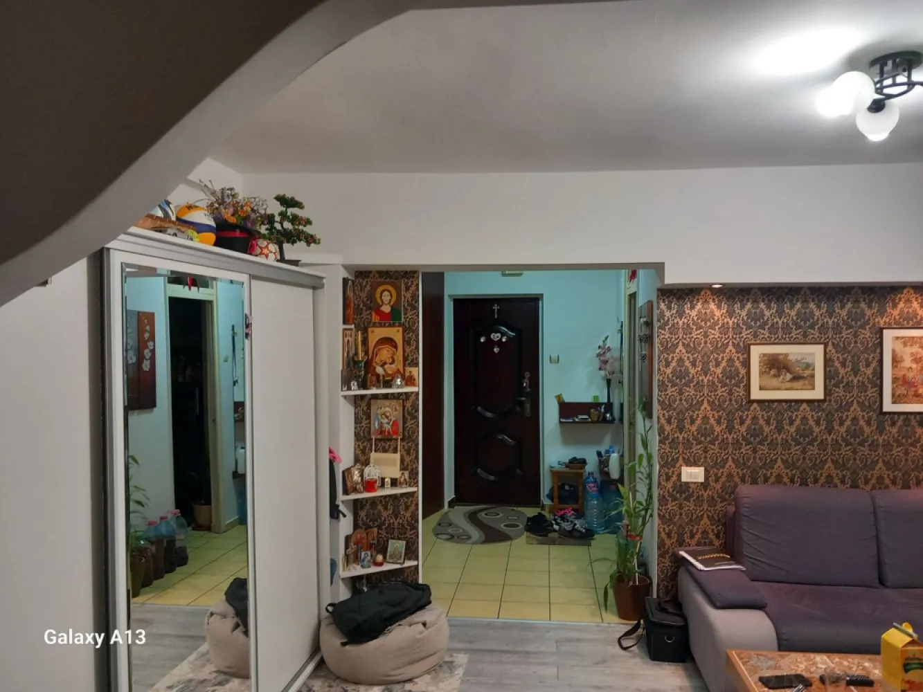 Ag BRASADAS vinde ap 2 cam etaj 8/8 zona IRA. - Agenția BRASADAS vinde apartament cu doua camere situat la etajul 8/8 în zona IRA.
Metroul APARATORII PATRIEI, statie autobus STB la scara, gradinita, scoala, magazine MEGA IMAGE, KAUFLAND, farmacii, cu parcare închiriată.

Pentru mai multe oferte accesați www.brasadas.com.
