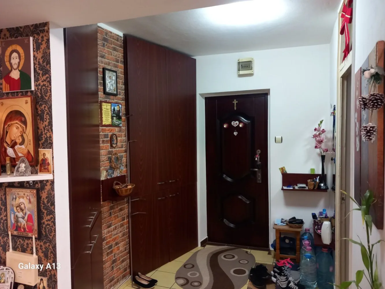 Ag BRASADAS vinde ap 2 cam etaj 8/8 zona IRA. - Agenția BRASADAS vinde apartament cu doua camere situat la etajul 8/8 în zona IRA.
Metroul APARATORII PATRIEI, statie autobus STB la scara, gradinita, scoala, magazine MEGA IMAGE, KAUFLAND, farmacii, cu parcare închiriată.

Pentru mai multe oferte accesați www.brasadas.com.