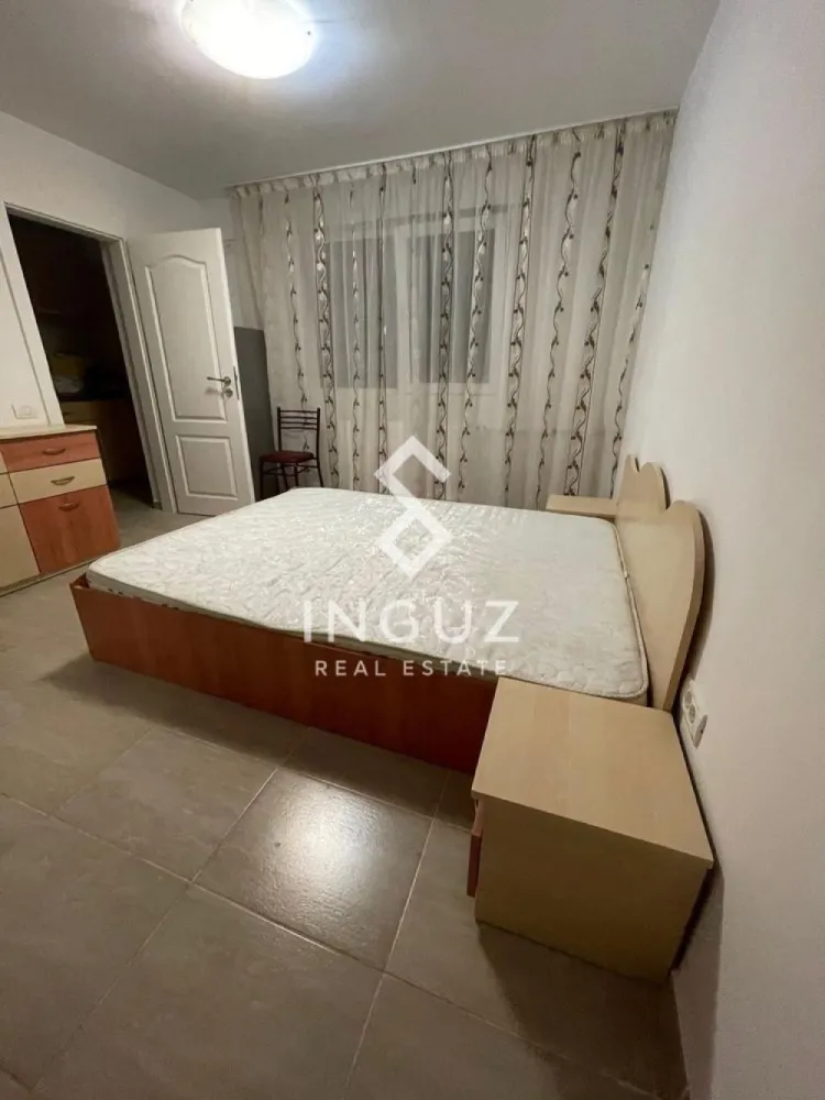 Garsonieră de închiriat | Strada Luntrei – Obor | Sector 2 - Garsonieră de închiriat | Strada Luntrei – Obor | Sector 2
Preț: 330 € / lună

Detalii:
Garsonieră 24 m²
Etaj 5 / 10
Bloc reabilitat termic
Mobilată modern și complet utilată
Încălzire centralizată
Costuri mici la întreținere
Disponibil imediat

Descriere:
Garsonieră modernă, curată și bine întreținută, situată într-un bloc reabilitat și foarte bine administrat, cu acces controlat și supraveghere video. Spațiul este eficient compartimentat și complet mobilat, ideal pentru o persoană care caută confort și acces rapid la toate facilitățile urbane.

Zonă & acces:
Localizare excelentă în Sector 2, la doar 7 minute de mers pe jos de zona Obor.
Acces foarte rapid la transport public:

2 minute până la stația STB Doamna Ghica
tramvai 21, autobuze și troleibuze cu legături directe către centrul orașului
acces rapid către Ștefan cel Mare, Mihai Bravu și Universitate

Puncte de interes în apropiere:

Piața Obor și Veranda Mall
supermarketuri, farmacii, bănci și restaurante
Facultatea de Construcții
zone verzi și spații de relaxare în apropiere

Avantaje:

zonă foarte bine conectată
acces rapid către centru
bloc sigur, cu lifturi și supraveghere video
costuri reduse la întreținere
ideal pentru o persoană activă

Condiții:
Se închiriază preferabil unei singure persoane
Fără animale de companie