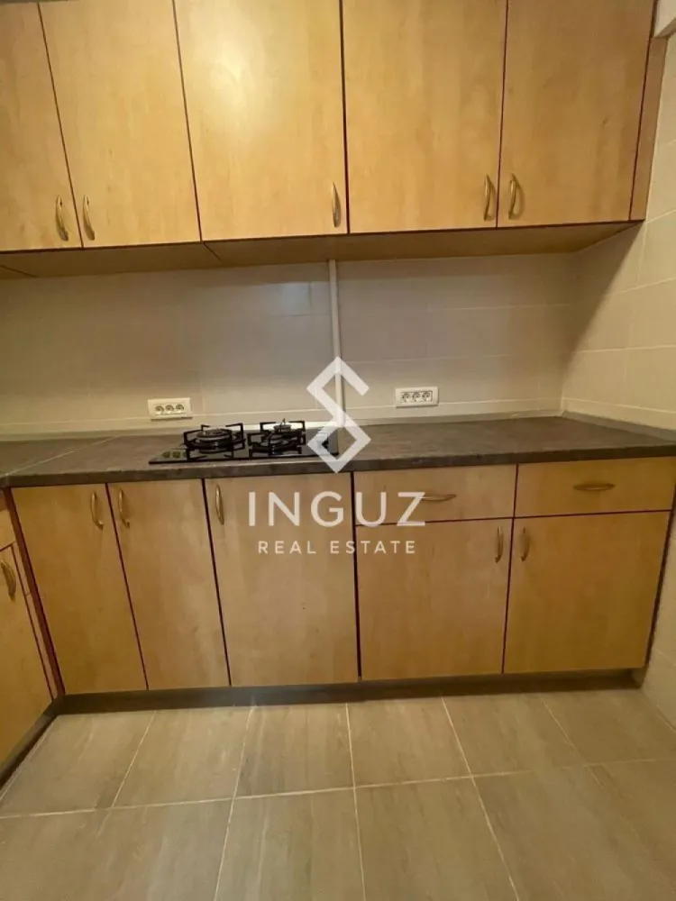 Garsonieră de închiriat | Strada Luntrei – Obor | Sector 2 - Garsonieră de închiriat | Strada Luntrei – Obor | Sector 2
Preț: 330 € / lună

Detalii:
Garsonieră 24 m²
Etaj 5 / 10
Bloc reabilitat termic
Mobilată modern și complet utilată
Încălzire centralizată
Costuri mici la întreținere
Disponibil imediat

Descriere:
Garsonieră modernă, curată și bine întreținută, situată într-un bloc reabilitat și foarte bine administrat, cu acces controlat și supraveghere video. Spațiul este eficient compartimentat și complet mobilat, ideal pentru o persoană care caută confort și acces rapid la toate facilitățile urbane.

Zonă & acces:
Localizare excelentă în Sector 2, la doar 7 minute de mers pe jos de zona Obor.
Acces foarte rapid la transport public:

2 minute până la stația STB Doamna Ghica
tramvai 21, autobuze și troleibuze cu legături directe către centrul orașului
acces rapid către Ștefan cel Mare, Mihai Bravu și Universitate

Puncte de interes în apropiere:

Piața Obor și Veranda Mall
supermarketuri, farmacii, bănci și restaurante
Facultatea de Construcții
zone verzi și spații de relaxare în apropiere

Avantaje:

zonă foarte bine conectată
acces rapid către centru
bloc sigur, cu lifturi și supraveghere video
costuri reduse la întreținere
ideal pentru o persoană activă

Condiții:
Se închiriază preferabil unei singure persoane
Fără animale de companie