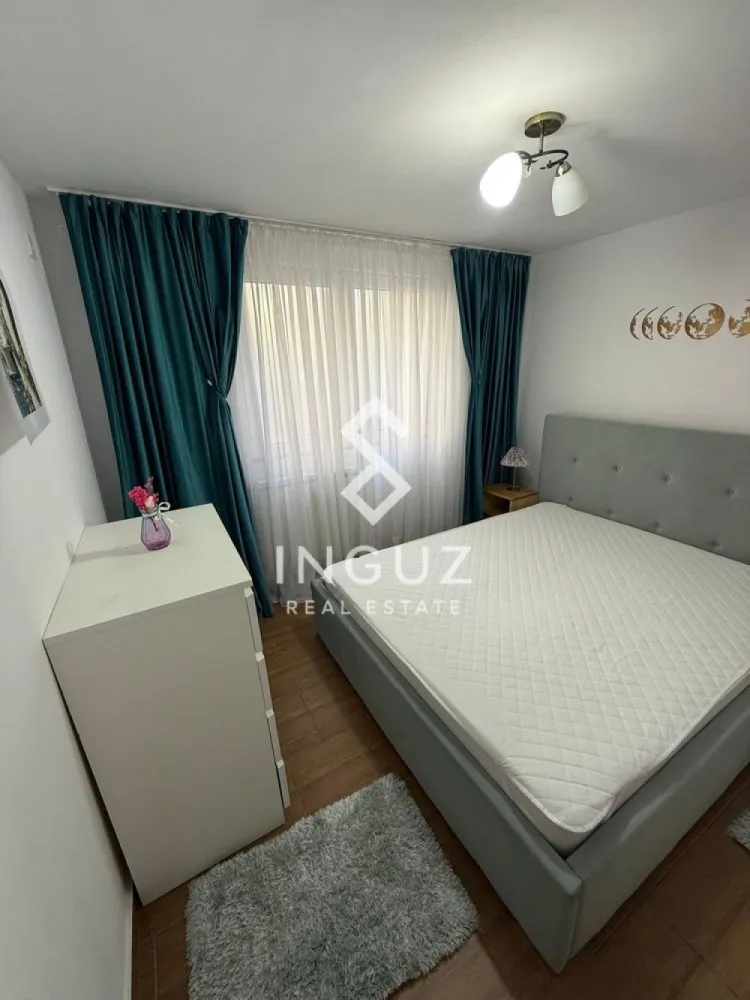 Apartament de închiriat | 2 camere | Teiul Doamnei – Parcul Tei | Sect - Apartament de închiriat | 2 camere | Teiul Doamnei – Parcul Tei | Sector 2
Preț: 490 € / lună

Detalii:
Apartament 2 camere (decomandat)
Suprafață: 39 mp
Etaj: parter
Complet mobilat și utilat
Încălzire prin termoficare
Gata de mutare

Descriere:
Apartament confortabil și bine compartimentat, situat pe strada Teiul Doamnei, chiar vis-a-vis de Parcul Tei. Locuința este complet echipată și oferă un spațiu practic, ideal pentru cuplu, student sau o persoană care își dorește acces rapid către toate zonele orașului.

Zonă & acces:
Localizare excelentă în zona Tei – Sector 2, cu acces rapid la transport:

Stație STB la 1 minut de mers pe jos
Stație de tramvai în apropiere
10 minute până la Piața Obor și Veranda Mall
15 minute până la Pipera
Acces rapid către Autostrada A3

Puncte de interes:

Parcul Tei și Lacul Tei
Mega Image la 3 minute
Universitatea Tehnică de Construcții și alte instituții de învățământ
Sală fitness Stay Fit
Restaurante, cafenele și servicii (5ToGo, saloane, etc.)

Avantaje:

Locație liniștită, chiar lângă parc
Apartament complet mobilat și utilat
Compartimentare practică
Acces rapid către mijloace de transport
Ideal pentru mutare imediată