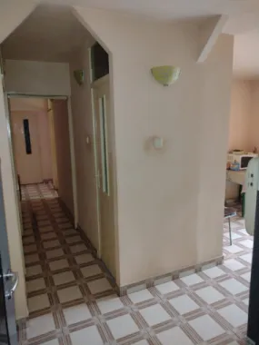 Vand apartament 3 camere situat in mun. Oradea, cartierul Rogerius, str. C. Flammarion, nr.18
