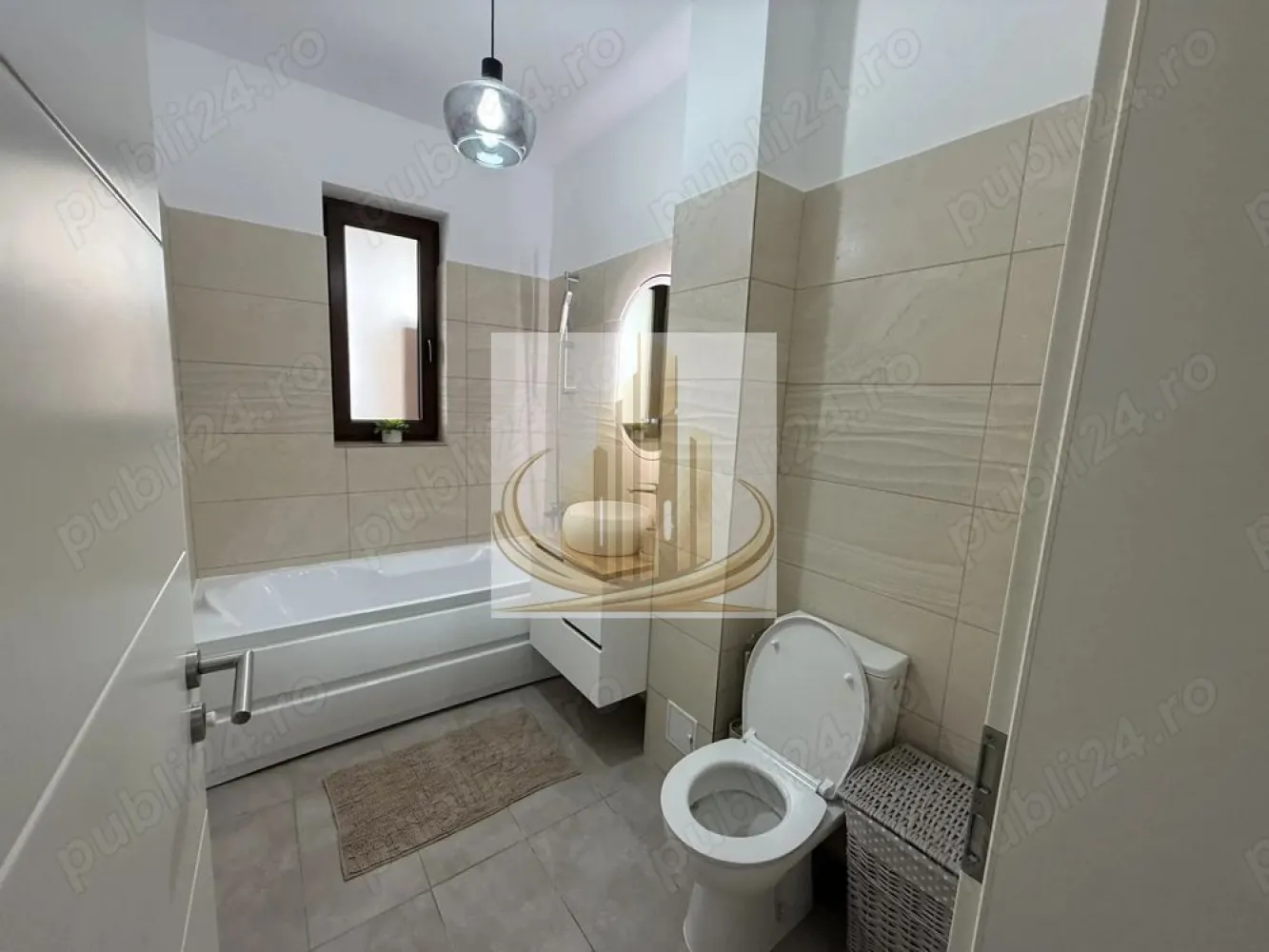 Grand Mobilis Imobiliare – apartament elegant, complet nou - Grand Mobilis Imobiliare vă propune spre închiriere un apartament deosebit cu 2 camere, situat într-o zonă liniștită și accesibilă – zona Esso Girocului. Apartamentul are o suprafață de 53 mp și este complet mobilat și utilat, fiind la prima închiriere – totul este nou, realizat cu atenție la detalii și finisaje moderne de înaltă calitate. ✨ Compartimentare modernă: • Living spațios cu bucătărie open space • Dormitor confortabil • Baie elegantă, dotată cu cadă • Design interior modern, cu finisaje premium 🏡 Avantaje: • Apartament de lux, ideal pentru un stil de viață confortabil • Mobilier și electrocasnice noi • Zonă liniștită, aproape de oraș 📍 Localizare excelentă: • În apropiere de Profi • Stație de autobuz la câțiva pași • Restaurante și cafenele în zonă: Simplu Bistro, Luna Caffe 💶 Preț: 420€ / lună Acest apartament este alegerea perfectă pentru cei care își doresc confort, liniște și acces rapid către oraș. 📞 Pentru mai multe detalii sau programarea unei vizionări, nu ezitați să ne contactați! Grand Mobilis Imobiliare – alegerea potrivită pentru tine. ID intern CP3031601