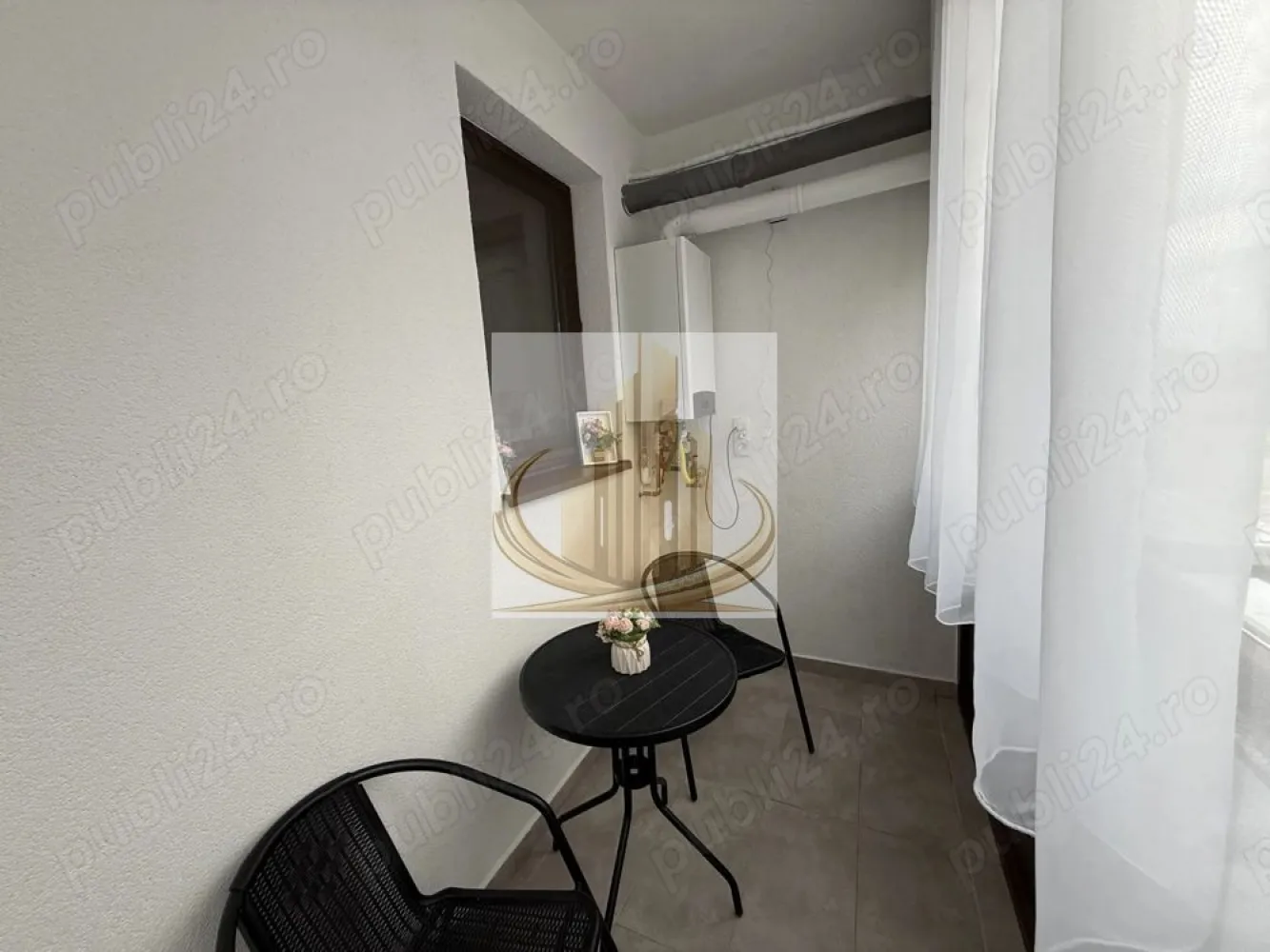 Grand Mobilis Imobiliare – apartament elegant, complet nou - Grand Mobilis Imobiliare vă propune spre închiriere un apartament deosebit cu 2 camere, situat într-o zonă liniștită și accesibilă – zona Esso Girocului. Apartamentul are o suprafață de 53 mp și este complet mobilat și utilat, fiind la prima închiriere – totul este nou, realizat cu atenție la detalii și finisaje moderne de înaltă calitate. ✨ Compartimentare modernă: • Living spațios cu bucătărie open space • Dormitor confortabil • Baie elegantă, dotată cu cadă • Design interior modern, cu finisaje premium 🏡 Avantaje: • Apartament de lux, ideal pentru un stil de viață confortabil • Mobilier și electrocasnice noi • Zonă liniștită, aproape de oraș 📍 Localizare excelentă: • În apropiere de Profi • Stație de autobuz la câțiva pași • Restaurante și cafenele în zonă: Simplu Bistro, Luna Caffe 💶 Preț: 420€ / lună Acest apartament este alegerea perfectă pentru cei care își doresc confort, liniște și acces rapid către oraș. 📞 Pentru mai multe detalii sau programarea unei vizionări, nu ezitați să ne contactați! Grand Mobilis Imobiliare – alegerea potrivită pentru tine. ID intern CP3031601