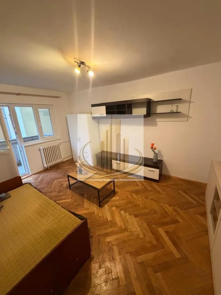 🏡Grand Mobilis va propune spre închiriere un ap 37mp -zona Lidia - 🏡 Grand Mobilis Imobiliare vă propune spre închiriere un apartament decomandat, 37 mp – zona Girocului / Lidia

Grand Mobilis Imobiliare vă oferă spre închiriere un apartament cochet, decomandat, cu o suprafață utilă de 37 mp, situat la etajul 1 din 4, într-un imobil bine întreținut, amplasat în zona Girocului – Lidia, o locație foarte bine poziționată și accesibilă.

Locuința este ideală atât pentru un cuplu, cât și pentru studenți sau medici rezidenți, datorită proximității față de Complexul Studențesc și Spitalul Județean.

✨ Caracteristici:
✔ Suprafață utilă: 37 mp
✔ Compartimentare decomandată
✔ Apartament cochet și eficient organizat
✔ Etaj 1/4 – acces facil
✔ Imobil îngrijit

📍 Avantaje locație:
✔ Aproape de Complexul Studențesc
✔ Acces rapid către Spitalul Județean
✔ Mijloace de transport în comun în apropiere
✔ Magazine și alte facilități la îndemână

💰 Preț: 1400 RON / lună (negociabil)