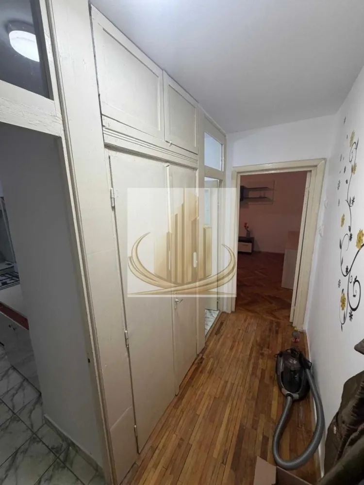 🏡Grand Mobilis va propune spre închiriere un ap 37mp -zona Lidia - 🏡 Grand Mobilis Imobiliare vă propune spre închiriere un apartament decomandat, 37 mp – zona Girocului / Lidia

Grand Mobilis Imobiliare vă oferă spre închiriere un apartament cochet, decomandat, cu o suprafață utilă de 37 mp, situat la etajul 1 din 4, într-un imobil bine întreținut, amplasat în zona Girocului – Lidia, o locație foarte bine poziționată și accesibilă.

Locuința este ideală atât pentru un cuplu, cât și pentru studenți sau medici rezidenți, datorită proximității față de Complexul Studențesc și Spitalul Județean.

✨ Caracteristici:
✔ Suprafață utilă: 37 mp
✔ Compartimentare decomandată
✔ Apartament cochet și eficient organizat
✔ Etaj 1/4 – acces facil
✔ Imobil îngrijit

📍 Avantaje locație:
✔ Aproape de Complexul Studențesc
✔ Acces rapid către Spitalul Județean
✔ Mijloace de transport în comun în apropiere
✔ Magazine și alte facilități la îndemână

💰 Preț: 1400 RON / lună (negociabil)