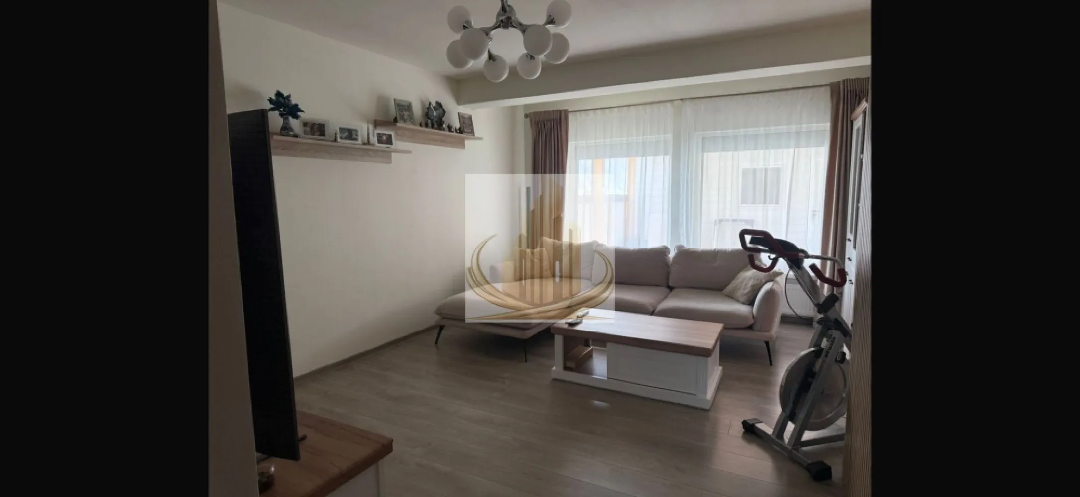 Duplex Spațios, 135mp | 4 Camere | | Zonă Kaufland | Dumbravita - Grand Mobilis Imobiliare vă propune spre vânzare un duplex spațios și bine compartimentat, ideal pentru o familie care își dorește confort, funcționalitate și o locație excelentă.

Proprietatea impresionează prin suprafața generoasă și organizarea eficientă a spațiului, oferind un ambient luminos și primitor, perfect pentru viața de zi cu zi.

📍 Localizare avantajoasă:
Imobilul este situat într-o zonă foarte căutată din Dumbrăvița, în apropierea Kaufland, având în proximitate numeroase facilități: magazine, farmacii, McDonald’s, restaurante, cafenele, sală de sport și alte puncte de interes. În același timp, beneficiază de acces rapid către Timișoara și zona Iulius Town.

📐 Date tehnice:

Suprafață utilă: 135 mp
An construcție: 2007
Preț: 267.000 €

🏠 Compartimentare:

3 dormitoare spațioase
3 băi
Living generos
Bucătărie separată
Dressing mare
Dressing mic

✨ Avantaje:

Compartimentare inteligentă, ideală pentru familie
Spații luminoase și bine organizate
Zonă liniștită, cu acces facil la toate facilitățile urbane
Poziționare excelentă, aproape de puncte de interes majore

💛 De ce să alegi această proprietate?
Pentru spațiul generos, compartimentarea practică și amplasarea într-o zonă premium, unde ai totul la îndemână. Este locul perfect pentru a construi un cămin confortabil și echilibrat.

📞 Pentru mai multe detalii sau pentru programarea unei vizionări, echipa Grand Mobilis Imobiliare vă stă cu drag la dispoziție!
ID Intern: CP3032001