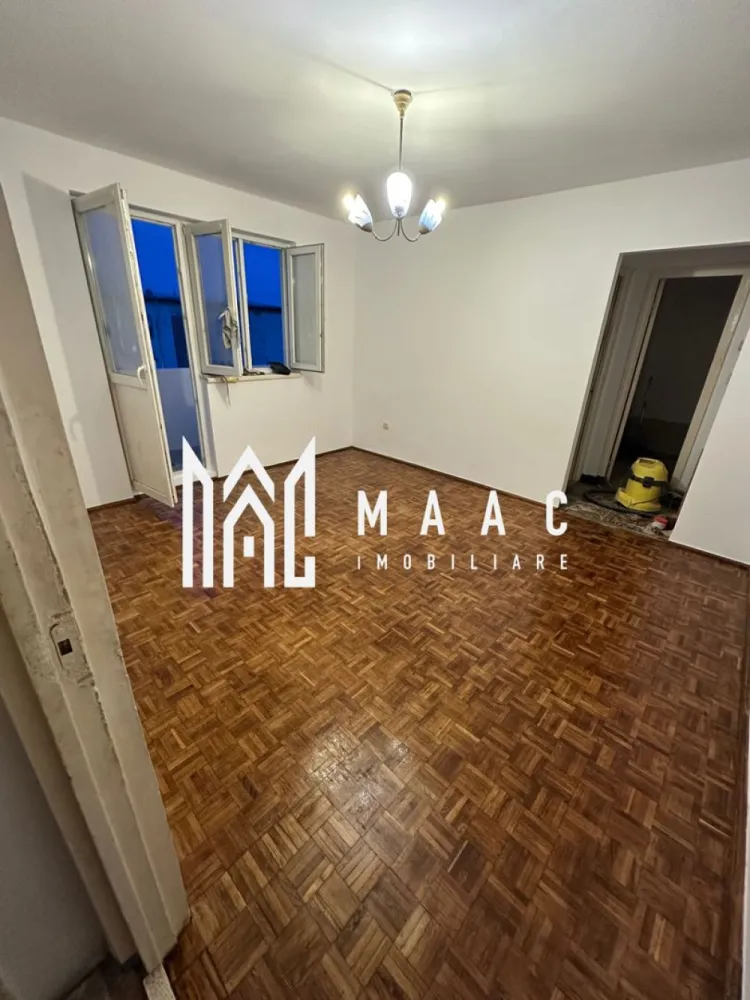 Apartament 2 camere | Balcon | Renovat | Central-Cisnadie - MAAC Imobiliare vă propune spre vânzare un apartament cu 2 camere situat în Cisnădie, o zonă rezidențială apreciată pentru liniște și accesibilitate, potrivit atât pentru locuință proprie, cât și pentru investiție.

Apartamentul beneficiază de o compartimentare practică și funcțională, cu spații bine delimitate, oferind confort și posibilitatea de personalizare după preferințe.

Compartimentare:
-Hol de acces
-Bucătărie separată și închisă
-Living cu acces pe balcon
-Dormitor
-Baie
-Imobilul se vinde parțial renovat, oferind oportunitatea amenajării interioare după bunul plac al viitorului proprietar.

Beneficii:
-Izolație exterioară
-Acoperiș
-Interfon
-Loc de parcare inclus

Pentru mai multe detalii și programarea unei vizionări, vă rugăm să menționați la telefon numărul CP2802723.