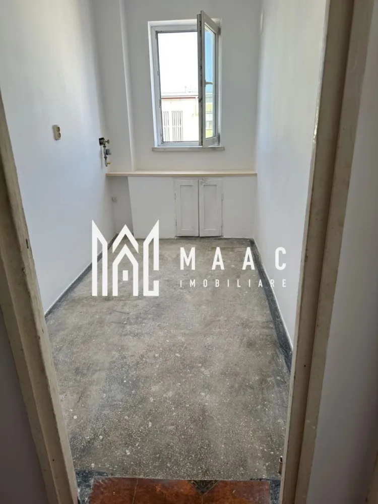 Apartament 2 camere | Balcon | Renovat | Central-Cisnadie - MAAC Imobiliare vă propune spre vânzare un apartament cu 2 camere situat în Cisnădie, o zonă rezidențială apreciată pentru liniște și accesibilitate, potrivit atât pentru locuință proprie, cât și pentru investiție.

Apartamentul beneficiază de o compartimentare practică și funcțională, cu spații bine delimitate, oferind confort și posibilitatea de personalizare după preferințe.

Compartimentare:
-Hol de acces
-Bucătărie separată și închisă
-Living cu acces pe balcon
-Dormitor
-Baie
-Imobilul se vinde parțial renovat, oferind oportunitatea amenajării interioare după bunul plac al viitorului proprietar.

Beneficii:
-Izolație exterioară
-Acoperiș
-Interfon
-Loc de parcare inclus

Pentru mai multe detalii și programarea unei vizionări, vă rugăm să menționați la telefon numărul CP2802723.