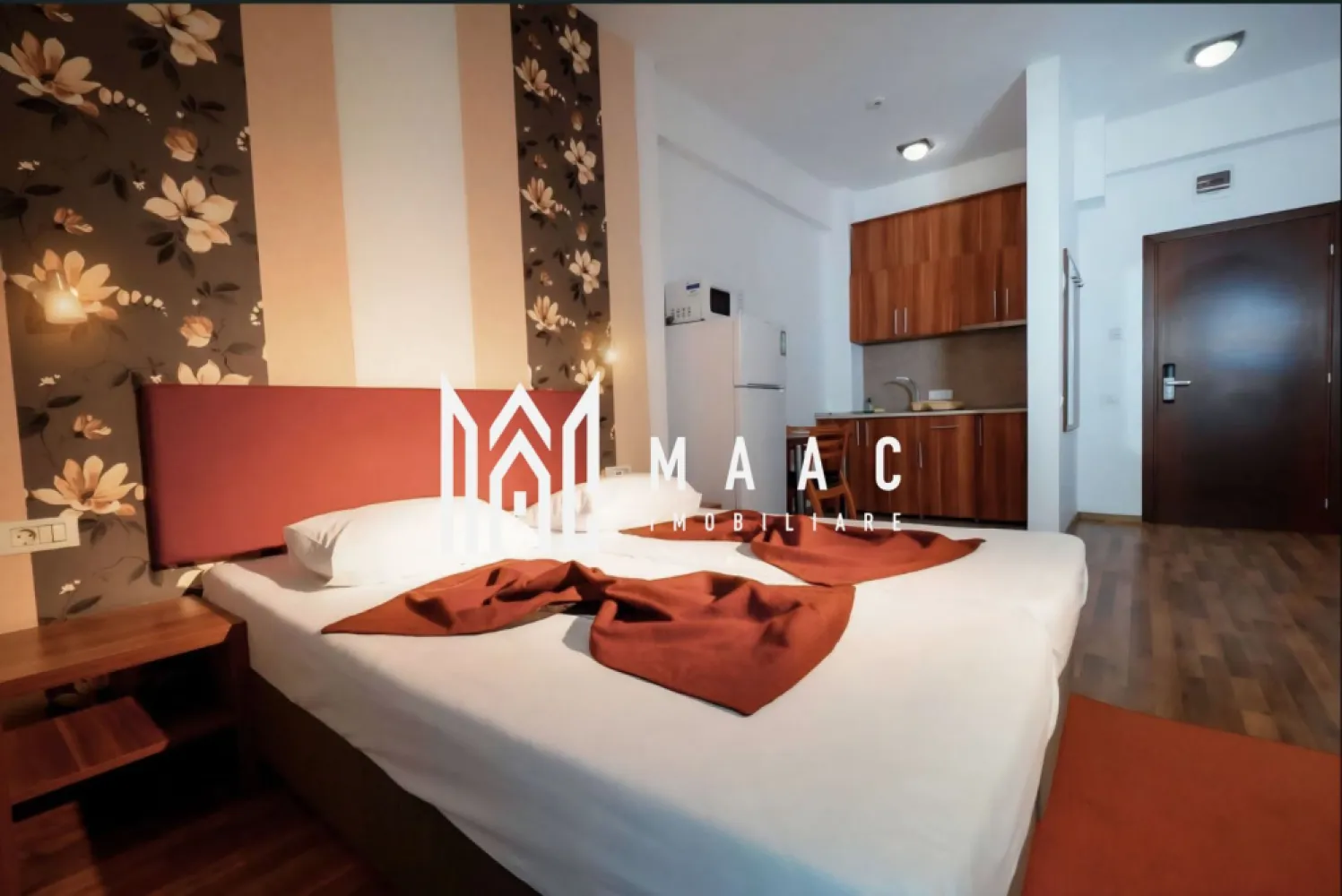 Vilă turistică premium 4★ de vânzare |Afacere la cheie |Ocnele Mari–lângă salina - MAAC IMOBILIARE vă propune spre vânzare o proprietate de excepție – vilă turistică clasificată, situată într-o zonă de interes major, la doar 250 metri de Salina Ocnele Mari, una dintre cele mai vizitate atracții din zonă.
Această proprietate reprezintă o oportunitate rară de investiție, fiind o afacere complet funcțională, vândută la cheie, cu toate autorizațiile obținute, inclusiv aviz ISU și certificare turistică.
Caracteristici generale:
Suprafață construită la sol: 320 mp
Suprafață desfășurată: 840 mp
Regim de înălțime: D+P+1E+M
Teren: 1240 mp (aprox. 1500 mp în utilizare)
Posibilitate de extindere a construcției
Compartimentare & facilități:
12 unități de cazare complet utilate:
10 camere spațioase
2 apartamente
toate dotate inclusiv cu bucătării proprii
Zonă restaurant dedicată
Spa & relaxare:
jacuzzi
saună
Parcare proprie
Grădină amenajată
Dotări tehnice & eficiență:
Sistem fotovoltaic 45 kW – costuri reduse de operare
2 pompe de căldură Ariston Nimbus heat pump
Centrală termică pe gaz
Centrală pe peleți
Proprietate optimizată pentru funcționare eficientă în orice sezon
Avantaje investiționale:
Locație turistică consacrată, cu flux constant de vizitatori
Clasificare turistică și toate autorizațiile – zero bătăi de cap
Capacitate mare de cazare + facilități premium
Posibilitate de dezvoltare ulterioară (extindere sau diversificare servicii)
Concluzie:
Această vilă reprezintă alegerea ideală pentru investitorii care caută o afacere profitabilă, stabilă și complet pregătită, într-o zonă turistică în continuă dezvoltare.
CP3029229