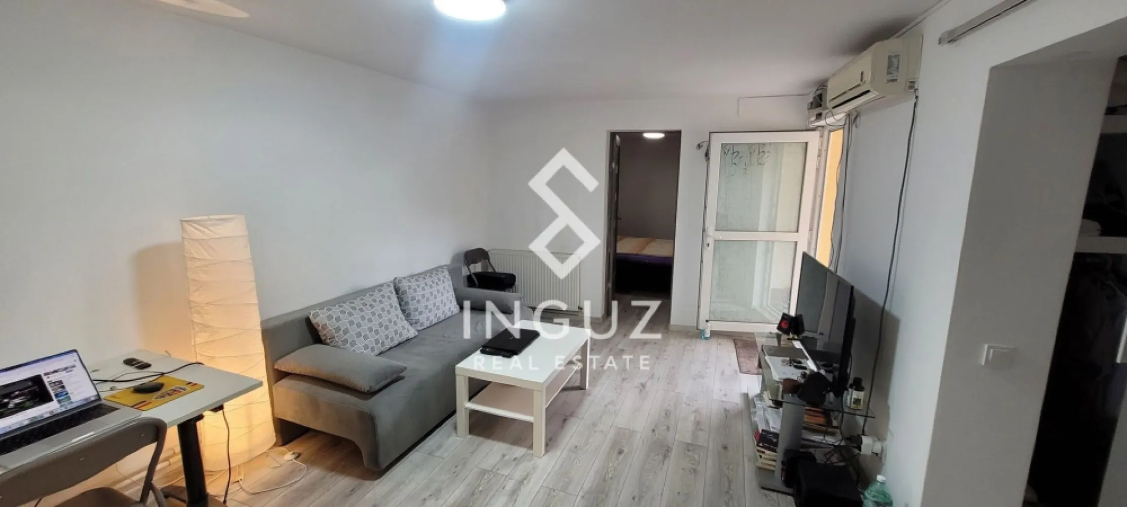 Apartament 2 camere de închiriat situat în zona Bulevardul Ferdinand I - Apartament 2 camere de închiriat situat în zona Bulevardul Ferdinand I.

Preț: 400 €/lună
Tip: apartament 2 camere
Suprafață utilă: 42 m²
Compartimentare: nedecomandat
An construcție: după 2000
Etaj: parter
Stare: bună, gata de mutare

Descriere:
Se oferă spre închiriere un apartament de 2 camere, situat într-o zonă accesibilă și bine conectată a orașului. Locuința are o suprafață de 42 m² și este compartimentată nedecomandat, oferind un spațiu eficient pentru locuit. Este potrivită pentru o persoană sau un cuplu.

Apartamentul beneficiază de acces rapid către mijloace de transport în comun, magazine, farmacii, școli și alte facilități urbane. Poziționarea la parter oferă acces facil, fiind ideală inclusiv pentru persoane care preferă evitarea etajelor superioare.

Dotări și avantaje:

spațiu bine optimizat
acces rapid la transport public
zonă cu multiple puncte de interes
ideal pentru locuire imediată
potrivit pentru rezidențial pe termen lung

Mențiuni:
o lună chirie + o lună garanție. 
50% Commission 

Contact:
0774017567 / 0724922092
Inguz Real Estate - انجاز العقارية
Website: https://inguzrealestate.com