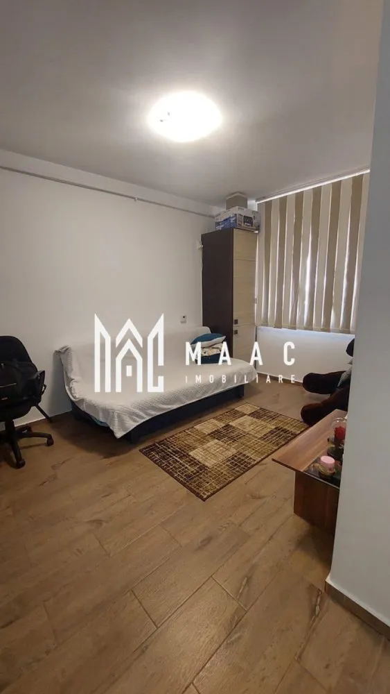 Garsonieră | Modernă | Complet utilată | Cartierul Arhitecților - MAAC Imobiliare vă propune spre vânzare o garsonieră practică și bine compartimentată, ideală pentru locuit sau investiție.

Caracteristici principale
• spațiu de locuit confortabil și eficient organizat
• cameră luminoasă, cu finisaje moderne
• pardoseală din gresie și pereți în culori neutre
• mobilier contemporan

Compartimentare și dotări
• baie finisată cu faianță, dotată cu cabină de duș
• bucătărie practică, cu design simplu și funcțional
• încălzire în pardoseală

Localizare și avantaje
• amplasată într-o zonă urbană bine conectată
• acces facil către magazine, școli, farmacii și restaurante
• mijloace de transport în comun în apropiere
• vedere către stradă

 Pentru mai multe detalii sau pentru programarea unei vizionări, vă rugăm să ne contactați și să menționați ID-ul proprietății: CP3033220.