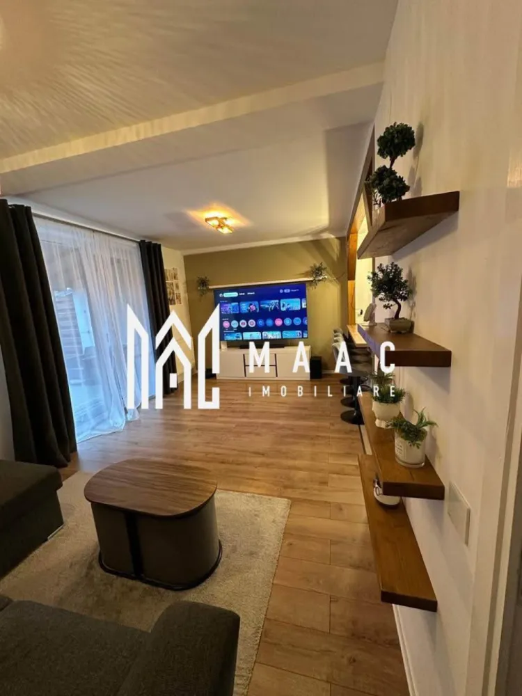 Casă modernă 3 camere | 2 băi | Panouri solare | Curte proprie | Șelimbăr - MAAC Imobiliare vă prezintă o casă modernă, eficientă energetic, situată în Șelimbăr, la doar 3 km de Shopping City Sibiu, ideală pentru o familie care își dorește confort și costuri reduse de întreținere.

Imobilul are o suprafață utilă de 90 mp, este dispus pe parter și etaj, beneficiind de o curte proprie de aproximativ 40 mp și 2 locuri de parcare amenajate în fața casei.

Compartimentare
Parter
Hol de acces
Baie de serviciu
Spațiu de depozitare
Living cu bucătărie open-space
Spațiu de depozitare sub scară
Etaj
Hol
2 dormitoare
Baie spațioasă cu cadă

Podul nu este mansardabil.

Dotări și beneficii
Panouri solare cu baterie – costuri reduse la utilități
Centrală termică pe gaz
Încălzire în pardoseală (bucătărie și baie etaj)
Aer condiționat
Bucătărie complet mobilată și utilată

Locuința este construită în anul 2019 și se remarcă prin compartimentarea eficientă și dotările moderne, fiind pregătită pentru mutare imediată.

Imobilul se predă partial mobilat.

Pentru mai multe detalii și programarea unei vizionări, vă rugăm să ne contactați telefonic și să menționați CP3033485.