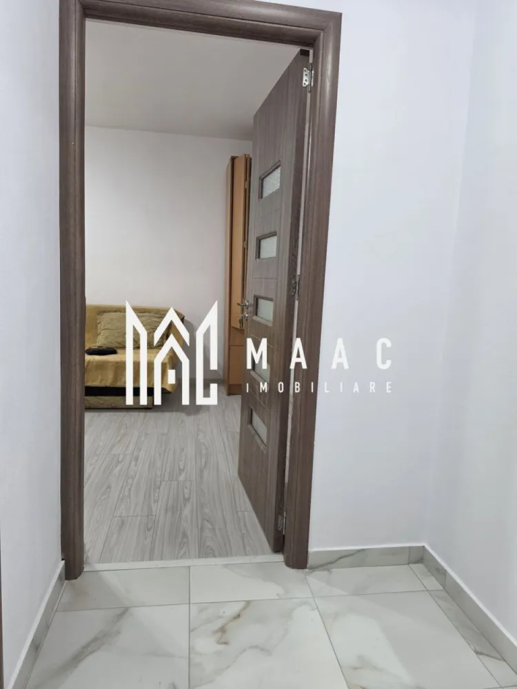 Garsoniera | Zona Centrala | Etaj 1 | 28 mpu| - Garsonieră confort 1, în zona ultracentrală – locație excelentă pentru locuit sau investiție

MAAc Imobiliare vă propune spre vânzare o garsonieră confort 1, amplasată în zona ultracentrală a orașului, o proprietate ce îmbină avantajele unei locații premium cu accesul facil la toate facilitățile urbane. Este alegerea ideală atât pentru locuință proprie, cât și pentru investiție, datorită cererii ridicate pentru închirieri în această zonă.

Avantajele proprietății:

Poziționare ultracentrală, cu acces rapid către principalele puncte de interes ale orașului;
Compartimentare confort 1, practică și bine organizată, ce oferă un spațiu funcțional și luminos;
În imediata apropiere se află școli, grădinițe, instituții publice și zone comerciale;
Piața agroalimentară, supermarketurile, farmaciile și alte servicii esențiale sunt la doar câteva minute de mers pe jos;
Stațiile mijloacelor de transport în comun sunt situate în apropierea imobilului, asigurând conexiuni rapide către orice zonă a orașului.

Datorită amplasării excelente și a compartimentării eficiente, această garsonieră reprezintă o oportunitate foarte bună atât pentru cei care își doresc o locuință în centrul orașului, cât și pentru investitorii interesați de un randament atractiv prin închiriere.

Pentru mai multe informații sau pentru programarea unei vizionări, vă rugăm să comunicați ID-ul proprietății: 3170422.

MAAc Imobiliare – Alegem împreună proprietatea potrivită pentru tine.