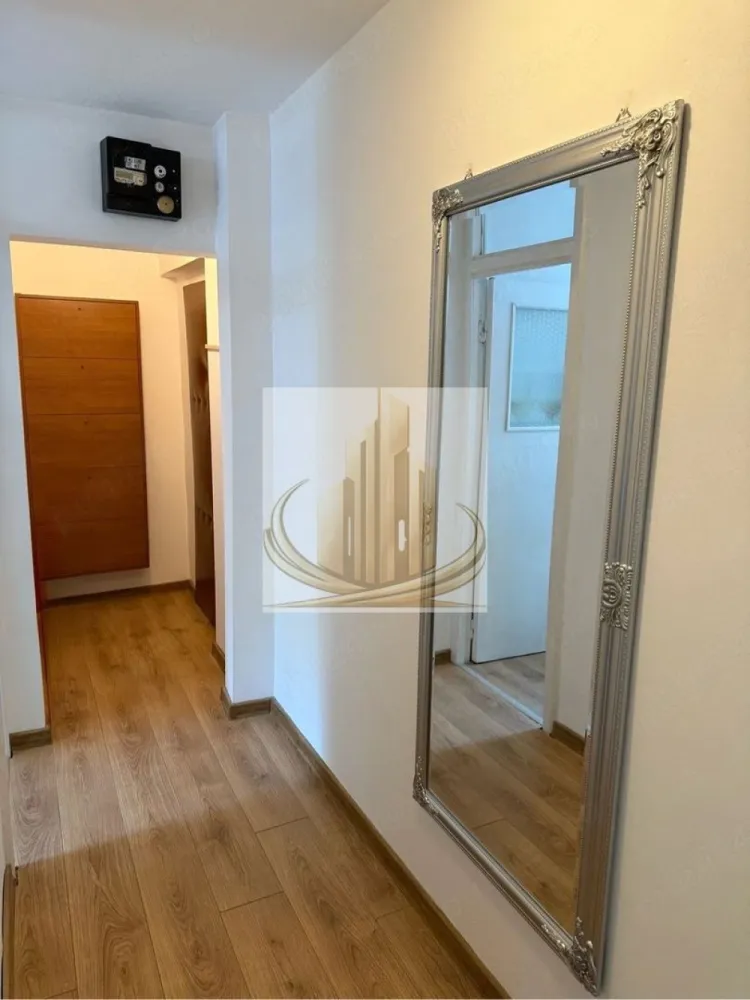 🏡Apartament 1 camera zona Spitalului Județean - 🏡 Grand Mobilis vă propune spre închiriere un apartament cu 1 cameră – zona Spitalul Județean

Grand Mobilis vă oferă spre închiriere un apartament cu 1 cameră, cu o suprafață de 35 mp, situat la etajul 3 din 4, într-o zonă foarte căutată, în apropierea Spitalului Județean.

Apartamentul este la prima închiriere după renovare, fiind complet mobilat și utilat. Printre îmbunătățiri se numără: zugrăveală integrală, tâmplărie revopsită, canapea nouă și parchet schimbat parțial.

Locuința este luminoasă, dispune de balcon și este pregătită pentru mutare imediată.

💶 Preț: 300 €/lună
🔑 Garanție: echivalentul unei luni de chirie.
CP3226717

📞 Pentru mai multe informații sau pentru programarea unei vizionări, echipa Grand Mobilis vă stă la dispoziție!
ID intern