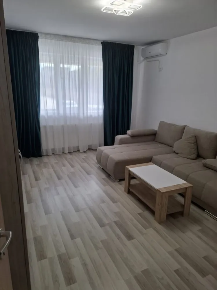 BRASADAS inchiriaza ap 2 cam PARTER zona Metalurgiei. - Agentia Imobiliara BRASADAS inchiriaza apartament cu doua camere situat la PARTER in zona Metalurgiei.
Pretul contine TVA. 
Apartamentul are balcon si parcare.
Www.brasadas.com