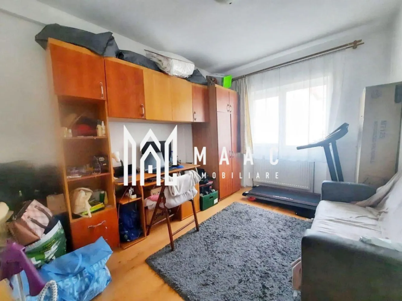 Apartament 2 camere | 43 MP | Etaj 3/6 | Lift | Ștefan cel Mare - Maac Imobiliare prezintă spre vânzare un apartament cu 2 camere, ideal pentru un început confortabil sau pentru investiție sigură, situat într-o zonă liniștită, cu acces rapid către punctele de interes ale orașului.

Detalii imobil:
Suprafață utilă: 43 mp
Compartimentare: bucătărie separată
Etaj: 3 din 6
Bloc izolat termic, prevăzut cu lift
Centrală termică de bloc

Dotări și beneficii:
Se vinde complet mobilat și utilat, conform fotografiilor
Mașină de spălat rufe
Cuptor electric și frigider
Baie complet utilată
Ușă metalică la intrare
Interfon
Predare la cheie – disponibil imediat

Avantaje locație:
Zonă liniștită și bine conectată
Stație de autobuz chiar în fața blocului
Magazin (Profi) și sală de fitness (Unic Gym) la parter
Farmacie în apropiere
Parc și loc de joacă pentru copii
Acces rapid către centrul orașului și autostradă
Locuri de parcare disponibile în zonă

Acest apartament se evidențiază prin poziționarea excelentă, accesibilitate și potențial ridicat de închiriere, fiind o alegere ideală atât pentru locuit, cât și pentru investiție.
Pentru mai multe informatii specificati ca ati vazut anuntul cu ID: CP2988204
