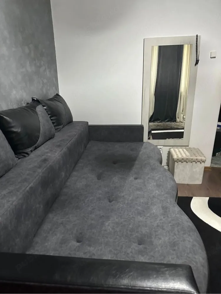 De vânzare garsonieră – Micro 40, in sptele Carrefour Mall - MAG Invest va propune spre vanzare o garsoniera situata in cartierul Micro 40, la etajul 4 al unui imobil bine intretinut.
Locuinta este renovata si se vinde complet mobilata si utilata, exact asa cum este prezentata in fotografiile de prezentare, fiind pregatita pentru mutare imediata.

Proprietatea beneficiaza de o amplasare avantajoasa, cu acces facil catre principalele puncte de interes din zona, precum mijloace de transport in comun, magazine, piata, scoli, gradinite, Kaufland si alte facilitati necesare unui trai confortabil.
Garsoniera reprezinta o alegere potrivita atat pentru locuinta personala, cat si pentru investitie, avand potential bun pentru inchiriere datorita pozitiei si facilitatilor din apropiere.

Pret de vanzare: 27.500 euro.
Pentru informatii suplimentare si programarea unei vizionari:
Liliana Ene
Telefon: 0746.252.252

Oferta prezentata de MAG Invest.