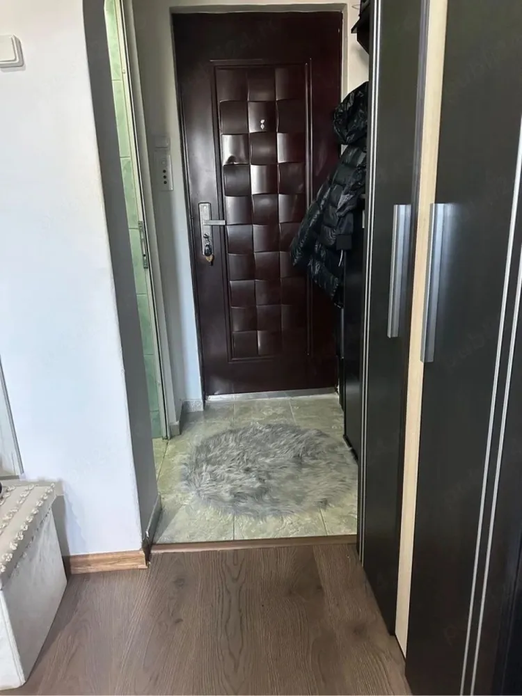 De vânzare garsonieră – Micro 40, in sptele Carrefour Mall - MAG Invest va propune spre vanzare o garsoniera situata in cartierul Micro 40, la etajul 4 al unui imobil bine intretinut.
Locuinta este renovata si se vinde complet mobilata si utilata, exact asa cum este prezentata in fotografiile de prezentare, fiind pregatita pentru mutare imediata.

Proprietatea beneficiaza de o amplasare avantajoasa, cu acces facil catre principalele puncte de interes din zona, precum mijloace de transport in comun, magazine, piata, scoli, gradinite, Kaufland si alte facilitati necesare unui trai confortabil.
Garsoniera reprezinta o alegere potrivita atat pentru locuinta personala, cat si pentru investitie, avand potential bun pentru inchiriere datorita pozitiei si facilitatilor din apropiere.

Pret de vanzare: 27.500 euro.
Pentru informatii suplimentare si programarea unei vizionari:
Liliana Ene
Telefon: 0746.252.252

Oferta prezentata de MAG Invest.