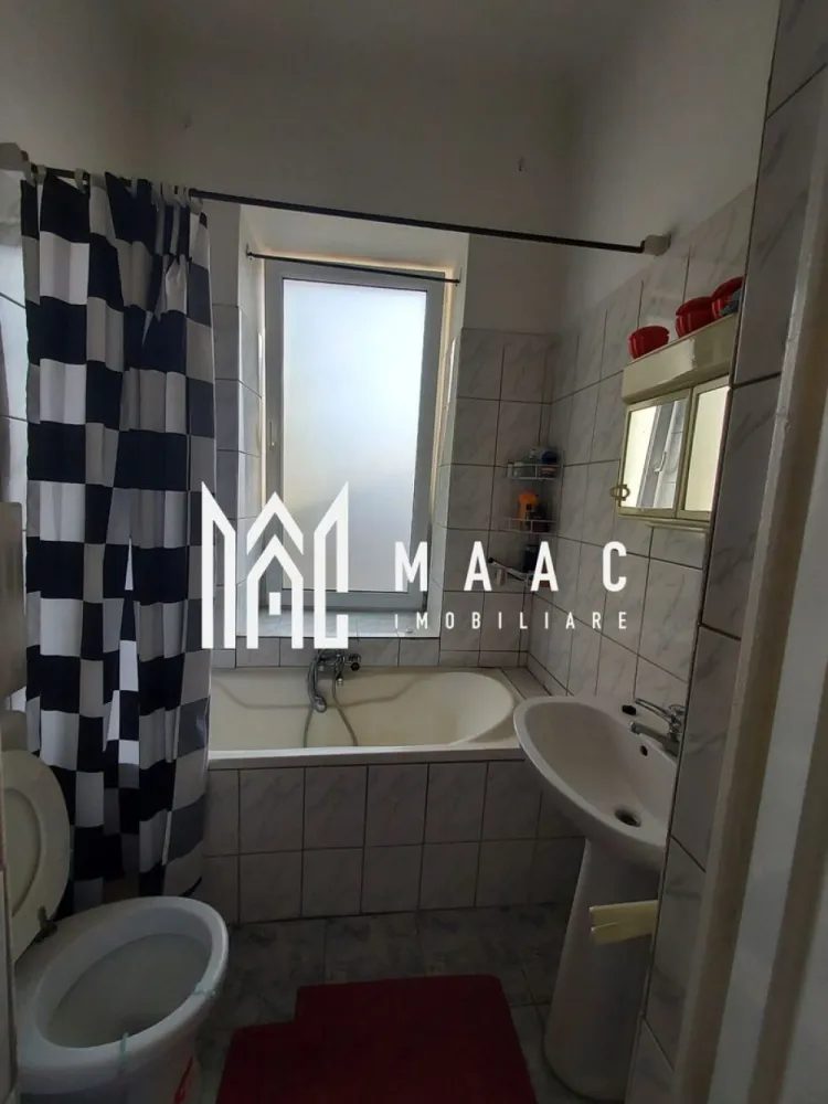 Casa 5 camere | 1600 mp Teren | Sura Mica - MAAC Imobiliare vă propune spre vânzare o casă amplasată pe un teren generos de 1.600 mp, ideală pentru cei care își doresc spațiu, intimitate și acces complet la utilități. Proprietatea este potrivită atât pentru locuire permanentă, cât și pentru dezvoltare ulterioară.

Detalii proprietate:

Suprafață teren: 1.600 mp

Compartimentare: 5 camere

Predare: nemobilată

Dotări și utilități:

Încălzire eficientă: centrală pe lemne + pompă de căldură

Racordată la:

curent electric

gaz

apă

Avantaje:

Teren foarte mare, potrivit pentru extindere, grădină, zonă de relaxare sau activități gospodărești

Casă versatilă, ce poate fi personalizată după preferințele viitorului proprietar

Utilități complete, costuri reduse la încălzire datorită pompei de căldură

Ideală pentru o familie care caută liniște și spațiu sau pentru investiție pe termen lung

Pentru mai multe detalii și pentru programarea unei vizionări, vă rugăm să ne contactați menționând ID: CP2802061