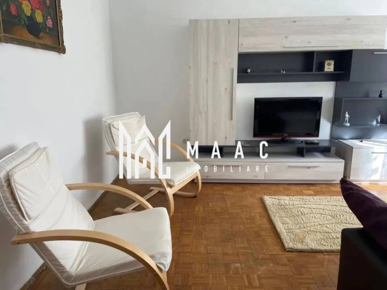 Apartament 2 camere decomandat | Cedonia, Sibiu | mobilat, loc de parcare - Apartament cu 2 camere decomandat de închiriat în Sibiu, zona Cedonia, cu 50 mp utili, etaj 2 și loc de parcare, complet mobilat pentru mutare rapidă.

Detalii proprietate:
• Suprafață utilă: 50 mp
• Suprafață construită: 60 mp
• Compartimentare: decomandat
• Etaj 2 din 5
• Stare interioară: bună
• Construcție finalizată
• An construcție: 1990
• Se închiriază complet mobilat
• Loc de parcare disponibil

Zona Cedonia oferă acces rapid la magazine, inclusiv non-stop, farmacii, dispensar, școală, grădiniță și stație de autobuz, ceea ce susține un program zilnic practic și acces facil către punctele de interes din oraș.

Contactați echipa MAAC Imobiliare pentru detalii suplimentare și programarea unei vizionări. Cod anunț CP3033720.