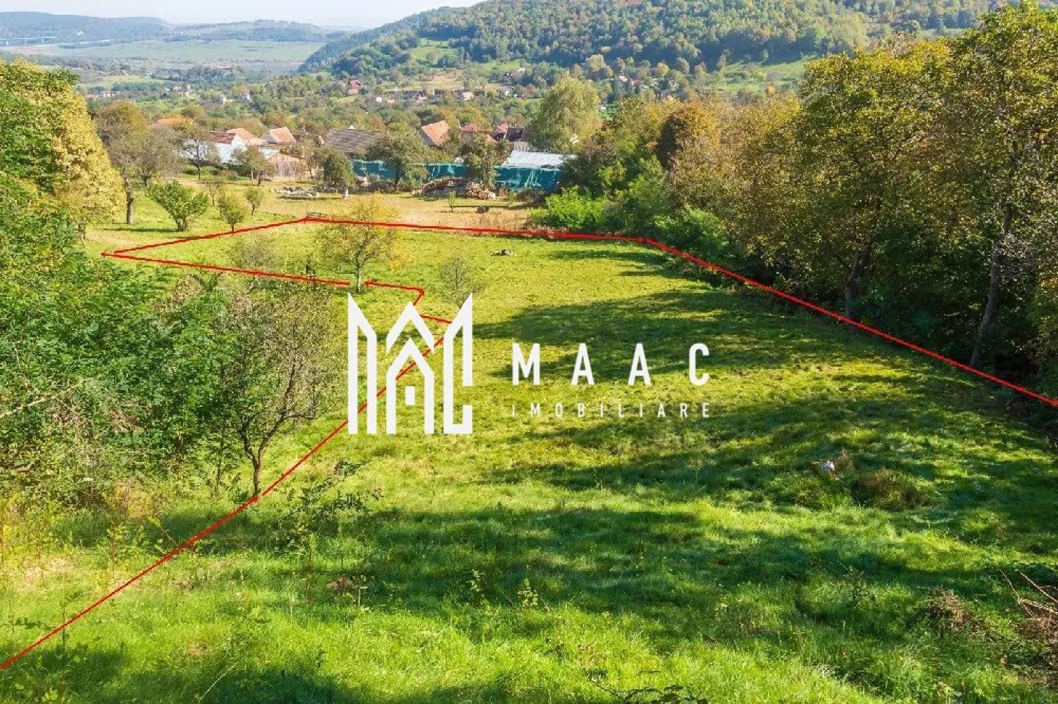 Teren | Intravilan | 2439 MPU | Fântânele - MAAC Imobiliare vă propune spre vânzare un teren intravilan în suprafață de 2439 mp, situat în Fântânele, Sibiu, într-o zonă liniștită, aproape de sat și de pădure.

Proprietatea se remarcă prin cadrul natural deosebit și poziționarea excelentă, fiind ideală pentru construcția unei locuințe permanente sau a unei case de vacanță.

Detalii teren:
 • suprafață totală: 2439 mp
 • teren aproximativ 75% drept, ideal pentru construcție
 • diferență ușoară de nivel în partea superioară, cu deschidere spre liziera pădurii
 • oferă priveliște și intimitate
 • amplasat la marginea zonei locuite

Cadru natural și avantaje:
 • vecinătate directă cu pădurea
 • zonă aerisită, liniștită, fără aglomerație
 • ideal pentru relaxare și locuire în natură
 • fir natural de apă pentru drenaj (avantaj pentru scurgerea apei)

Acces:
 • deschidere la drum conform hărții cadastrale
 • acces pe drum natural (neamenajat în prezent)

Utilități:
 • curent, gaz și canalizare la aproximativ 500 m

Acte:
 • carte funciară
 • liber de sarcini

Pentru mai multe detalii sau pentru programarea unei vizionări, vă rugăm să ne contactați și să menționați ID: CP3033599