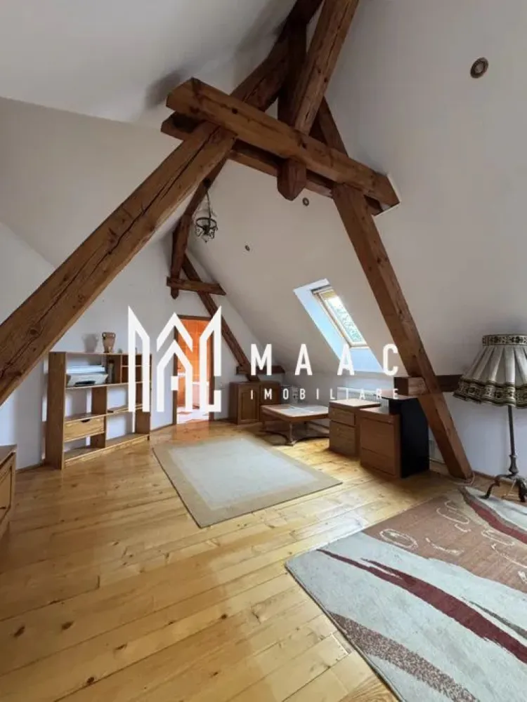 Apartament 5 Camere | 172 MPU | Garaj | Central - MAAC Imobiliare vă propune spre închiriere un apartament deosebit situat la casă, ce se remarcă prin eleganță, spații generoase și o atmosferă caldă, ideal pentru cei care apreciază confortul autentic și detaliile clasice. Proprietatea oferă un ambient rafinat, îmbinând armonios elementele tradiționale cu funcționalitatea modernă.

Cu o suprafață utilă de 172 mp, locuința este excelent compartimentată și asigură un nivel ridicat de confort pentru o familie sau pentru persoane care își doresc un spațiu amplu și bine organizat.

Compartimentare:
-5 camere spațioase
-Living open-space luminos
-2 băi
-Garaj

Dotări și caracteristici:
-Complet mobilat și utilat
-Finisaje de calitate
-Luminozitate naturală ridicată
-Pivniță și cămară pentru depozitare
-Curte comună de aproximativ 1000 mp

Confort termic:
-Centrală termică pe gaz
-Șemineu
-Sobă pe lemne

Proprietatea oferă un stil de viață liniștit, într-un cadru elegant și primitor, fiind potrivită pentru familii sau pentru cei care caută un spațiu deosebit, cu personalitate.

Condiții de închiriere:
-Se percepe garanție în cuantumul unei chirii lunare
-Fumatul nu este permis în interior

Pentru mai multe detalii și programarea unei vizionări, precizați telefonic că ați văzut anunțul cu CP2801545