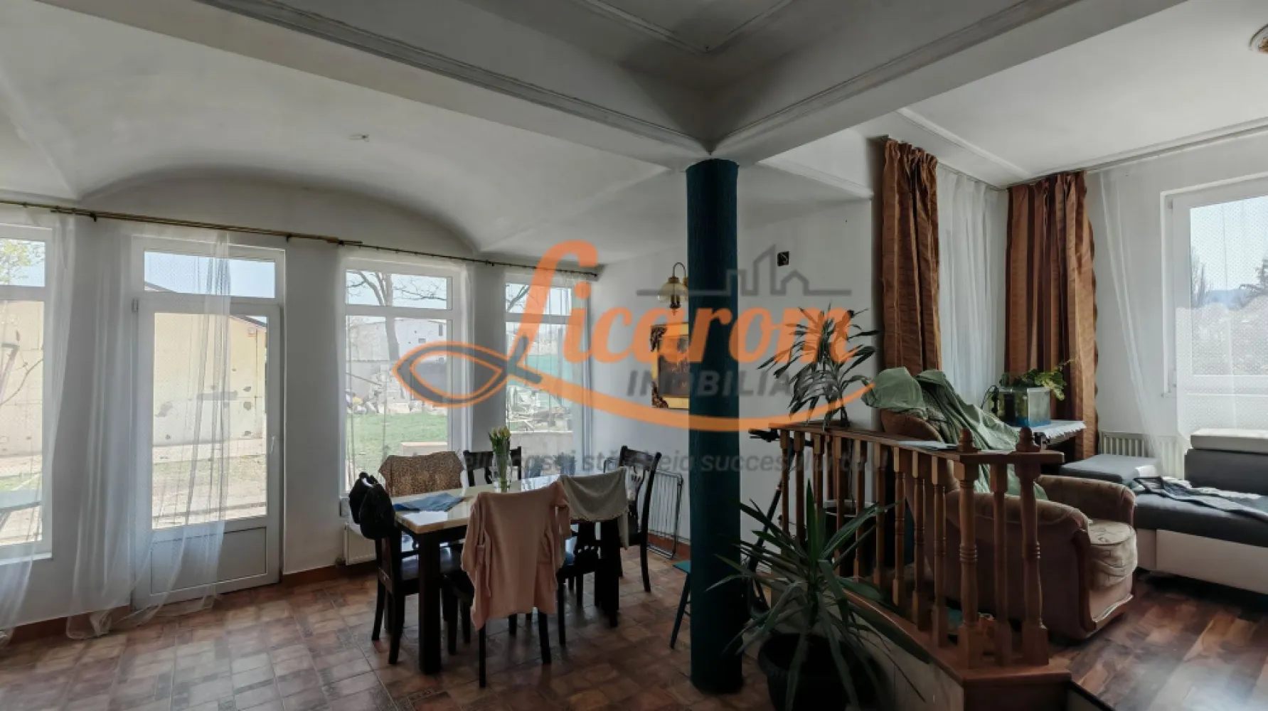 Vila P+E Bartolomeu,4 camere,4 bai,curte,garaj. - Licarom Imobiliare propune spre vanzare o vila construita in anul 2010 dispusa pe Parter si etaj in cartierul Bartolomeu str Feldioarei.
Casa are o suprafata foarte generoasa si are urmatoarea compozitie:
La parter: Hol intrare,bucatarie mare si camara,baie si living generos cu iesire spre terasa
La etaj : 3 Dormitoare fiecare cu baie proprie si 2 balcoane
Constructia este realizata din BCA cu planseu din lemn intre etaje.
Exteriorul casei este termoizolat cu polistiren.
Terenul este in suprafata totala de 405 mp si are acces din 2 strazi,fiind situat pe colt,Curtea are acces auto si deasemenea exista garaj inchis.
Casa necesita reparatii si amenajari.
Daca esti interesat de achizitia unei case in care sa poti sa iti pune amprenta,sa investesti si sa o amenajezi asa cum iti doresti,aceasta este proprietatea!
Pentru mai multe detalii si vizionari,nu ezitata sa ne contactezi la telefon 0741059397 Consultant imobiliar Calin si 0723985424 Consultant imobiliar Liliana