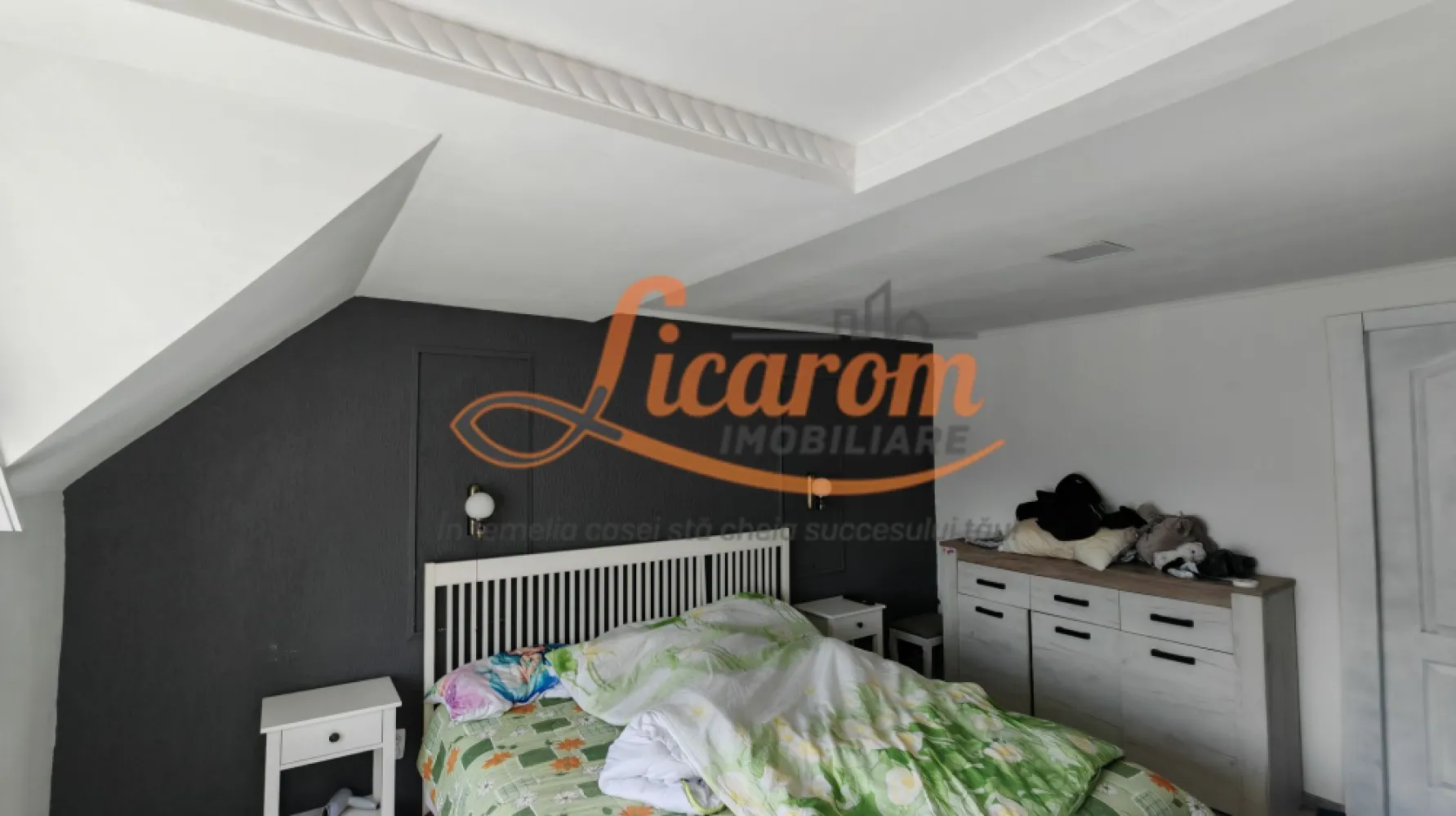 Vila P+E Bartolomeu,4 camere,4 bai,curte,garaj. - Licarom Imobiliare propune spre vanzare o vila construita in anul 2010 dispusa pe Parter si etaj in cartierul Bartolomeu str Feldioarei.
Casa are o suprafata foarte generoasa si are urmatoarea compozitie:
La parter: Hol intrare,bucatarie mare si camara,baie si living generos cu iesire spre terasa
La etaj : 3 Dormitoare fiecare cu baie proprie si 2 balcoane
Constructia este realizata din BCA cu planseu din lemn intre etaje.
Exteriorul casei este termoizolat cu polistiren.
Terenul este in suprafata totala de 405 mp si are acces din 2 strazi,fiind situat pe colt,Curtea are acces auto si deasemenea exista garaj inchis.
Casa necesita reparatii si amenajari.
Daca esti interesat de achizitia unei case in care sa poti sa iti pune amprenta,sa investesti si sa o amenajezi asa cum iti doresti,aceasta este proprietatea!
Pentru mai multe detalii si vizionari,nu ezitata sa ne contactezi la telefon 0741059397 Consultant imobiliar Calin si 0723985424 Consultant imobiliar Liliana