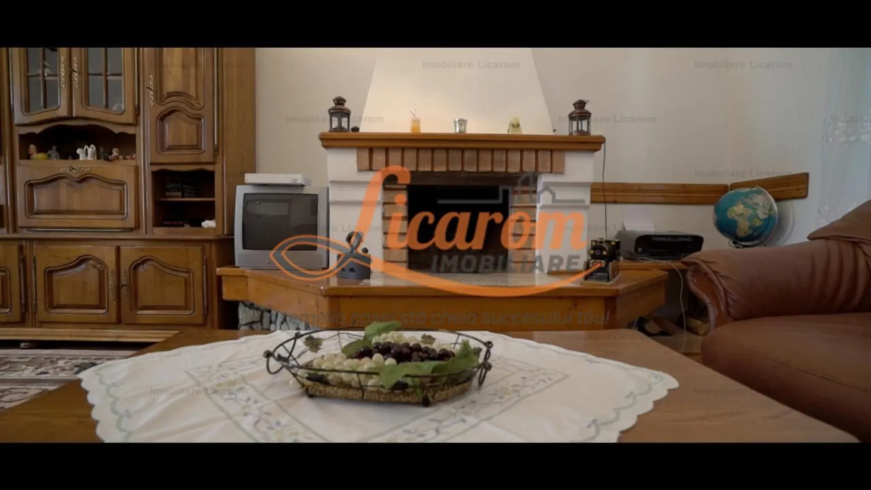 Oferta Conac boieresc P+M,teren 20400 mp - Agentia Licarom Imobiliare ofera spre vanzare o proprietate cu iz boieresc, materializata intr-o casa construita in anul 1873, cu anexe si dependinte si cu un teren in suprafata de 20400 mp. Casa, dispusa pe P+M, pastreaza amprenta epocii in care a fost construita.
Dispunerea camerelor este pe parterul cladirii, care are o suprafata utila de 272 mp, iar compartimentarea este dupa cum urmeaza:
-la intrare ne intampina un hol generos, de unde se face trecerea in doua parti care pot reprezenta zone distincte ale cladirii- in partea stanga regasim o bucatarie, o baie, un salon in suprafata de 36 mp, un dormitor si un spatiu de depozitare, iar in partea dreapta , avem bucatarie, baie, dormitor, salon cu semineu; o alta incapere care delimiteaza cele doua zone este biblioteca.
Proprietatea dispune si de subsol in suprafata de aproximativ 60 mp, unde s-ar putea amenaja o crama.Mansarda are 272 mp si aici regasim 3 camere, iar restul suprafetei este necompartimentata.
Terenul de 2 ha este trecut in intravilanul Brasovului si ii confera proprietatii plus valoare si datorita faptului ca pamantul de aici este unul foarte fertil, care si-a pastrat calitatile naturale, deoarece nu s-au folosit ingrasaminte chimice.
Constructia este una foarte solida, din caramida, zidurile exterioare avand grosimea de 60 cm, iar peretii interiori de 50 cm.
Incalzirea se face atat cu ajutorul unei centrale pe gaz, cat si a uneia cu lemne.
Cladirea este reprezentativa pentru cartierul Stupini, proprietatea fiind cunoscuta in trecut ca ,, Stupina lui Christof", gasindu-se in acest sens inscrieri la Arhivele Statului.
Ca sa intregim tabloul, nu putem sa nu amintim de privelistea de vis data de muntii Ciucas, Piatra Mare, Postavarul, Bucegi,PiatraCraiului, Iezer Papusasi Fagaras.
Pentru mai multe detalii si informatii nu ezitati sa ne contactati 0741059397 Calin si 0723985424 Liliana