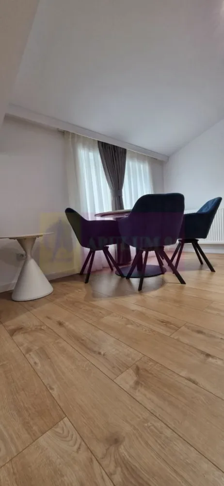 Apartament cu 2 bai si loc de parcare in Sinaia
