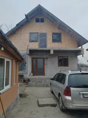 Imobil cu 2 constructii, anexe și 670 mp teren, utilități racordate, Bratasanca