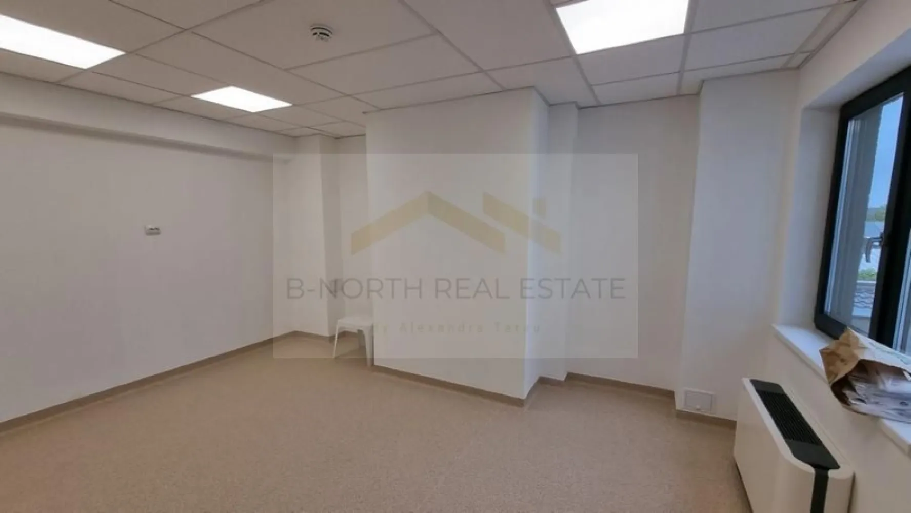 Spațiu de închiriat 310 mp + terasă – Str. 23 August – ideal clinică / birouri - B-North Real Estate propune spre închiriere un spațiu generos de 310 mp, situat la etajul 2 al unei clădiri multifuncționale noi, pe Strada 23 August – Otopeni.

Spațiul poate fi compartimentat și amenajat în funcție de cerințele chiriașului, fiind potrivit pentru activități medicale, educaționale sau servicii profesionale.

🔶 Caracteristici:
suprafață utilă: 310 mp
zonă mediană, flexibilă pentru diverse compartimentări
posibilitate amenajare personalizată
lift
supraveghere video permanentă
spații verzi

🔶 Dotări tehnice:
clădire conformă cerințelor ISU
hidranți și sisteme de detecție incendiu
infrastructură tehnică modernă

🔶 Facilități:
parcare subterană (56 locuri totale în imobil) + parcare supraterană
activități existente în clădire: grădiniță, afterschool, școală privată, sală sport / Pilates

🔶 Activități recomandate:
✔ clinică medicală (amenajare realizată de chiriaș)
✔ centru terapii / recuperare
✔ centru educațional / training
✔ birouri și servicii

💼 Posibilitate de închiriere integrală a clădirii, cu alocare locuri de parcare subterane.

📞 Informații și vizionări prin B-North Real Estate.
