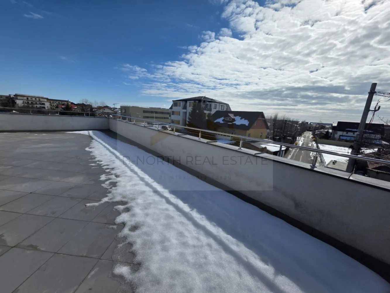 Spațiu de închiriat 310 mp + terasă – Str. 23 August – ideal clinică / birouri - B-North Real Estate propune spre închiriere un spațiu generos de 310 mp, situat la etajul 2 al unei clădiri multifuncționale noi, pe Strada 23 August – Otopeni.

Spațiul poate fi compartimentat și amenajat în funcție de cerințele chiriașului, fiind potrivit pentru activități medicale, educaționale sau servicii profesionale.

🔶 Caracteristici:
suprafață utilă: 310 mp
zonă mediană, flexibilă pentru diverse compartimentări
posibilitate amenajare personalizată
lift
supraveghere video permanentă
spații verzi

🔶 Dotări tehnice:
clădire conformă cerințelor ISU
hidranți și sisteme de detecție incendiu
infrastructură tehnică modernă

🔶 Facilități:
parcare subterană (56 locuri totale în imobil) + parcare supraterană
activități existente în clădire: grădiniță, afterschool, școală privată, sală sport / Pilates

🔶 Activități recomandate:
✔ clinică medicală (amenajare realizată de chiriaș)
✔ centru terapii / recuperare
✔ centru educațional / training
✔ birouri și servicii

💼 Posibilitate de închiriere integrală a clădirii, cu alocare locuri de parcare subterane.

📞 Informații și vizionări prin B-North Real Estate.