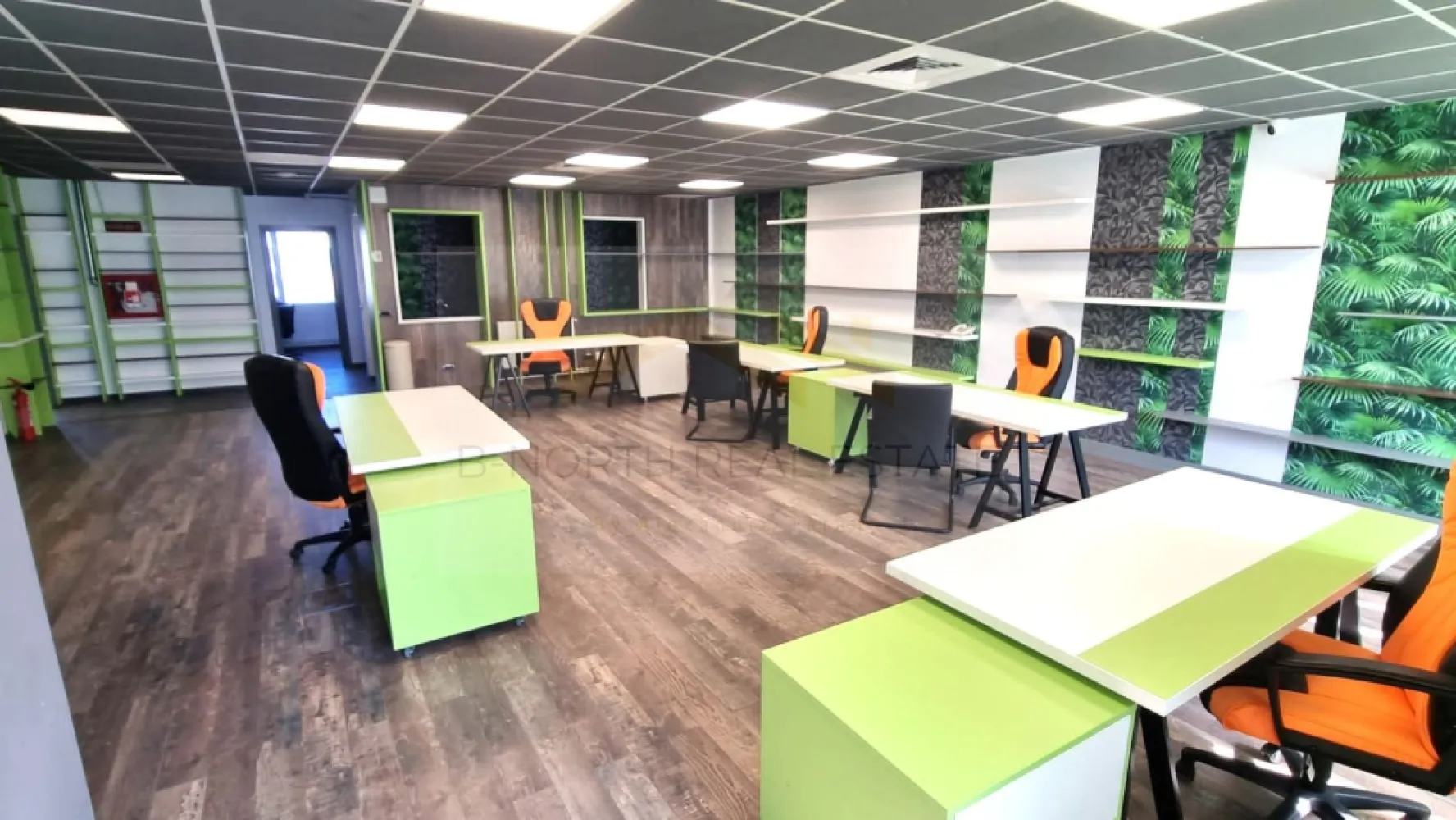 Spațiu de Birouri 210 mp în Otopeni – Utilități Incluse, Autorizat ISU, Parcare - B-North Real Estate vă propune spre închiriere un spațiu de birouri modern, complet utilat și autorizat ISU, amplasat pe Șoseaua Odăi, Otopeni, într-o zonă cu acces excelent și vizibilitate ridicată.

Acest spațiu este ideal pentru companii care își doresc un mediu profesional sigur, eficient și fără griji privind costurile lunare.

Caracteristici principale

Suprafață totală: aprox. 210 mp, incluzând recepție la parter și etajul dedicat birourilor
Compartimentare optimă: birouri individuale + un spațiu amplu 95.4 mp, ce poate funcționa ca sală de conferințe, training, meeting room sau sală pentru cursuri și activități pentru copii
Dotări premium & siguranță
Autorizat ISU – standarde înalte de securitate
Generator electric – continuitate totală a activității, indiferent de situație
Cameră pentru server – infrastructură pregătită pentru companii tech
Sistem de alarmă, detectoare de fum, hidranți interiori și echipamente de siguranță
Stație de încărcare pentru mașini electrice – un plus pentru angajați și clienți
5 locuri de parcare private – confort și acces rapid

Avantaje incluse
Toate utilitățile sunt incluse în chirie → costuri fixe, fără cheltuieli ascunse
Spații luminoase, adaptabile oricărui tip de activitate
Infrastructură complet funcțională, gata de preluare și utilizare imediată

Potrivit pentru
Companii care doresc un birou modern, sigur și fără griji privind mentenanța
Centre de training, programe educaționale pentru copii, cursuri și workshopuri
Activități creative sau servicii profesionale
IT, consultanță, HR, marketing, agenții și birouri administrative

Orice business care necesită siguranță, stabilitate și un spațiu complet utilat
Pentru mai multe detalii si vizionari, va rigam sa ne contactati!