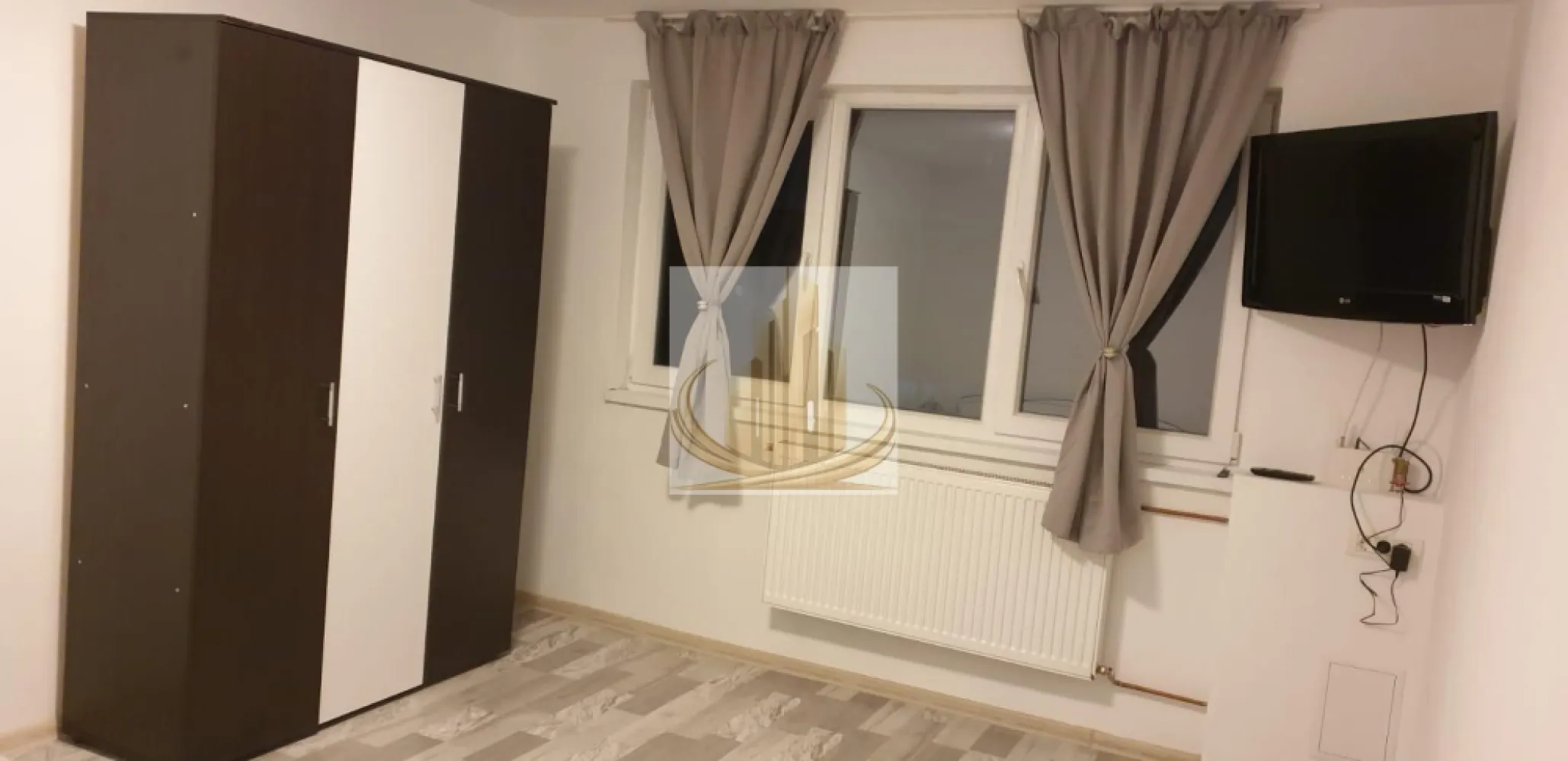 Apartament 1 cameră – zona Blașcovici | Grand Mobilis Imobiliare - Închiriez apartament 1 cameră – zona Blașcovici | Grand Mobilis Imobiliare

Grand Mobilis Imobiliare oferă spre închiriere apartament cu 1 cameră, situat la etajul 4, în zona Blașcovici. Apartamentul este recent renovat, bine iluminat și ideal pentru o persoană sau un cuplu.

Detalii:

Etaj 4
Recent renovat
Luminos, cu lumină naturală
Centrală electrică proprie
Nu dispune de plită
Nu se acceptă animale de companie

Avantaje zonă:

Stații de transport în comun în apropiere
Magazine și facilități în zonă

Preț: 200 euro/lună + garanție

Pentru mai multe detalii sau vizionare, vă rugăm să ne contactați.

ID INTERN : CP3036411
