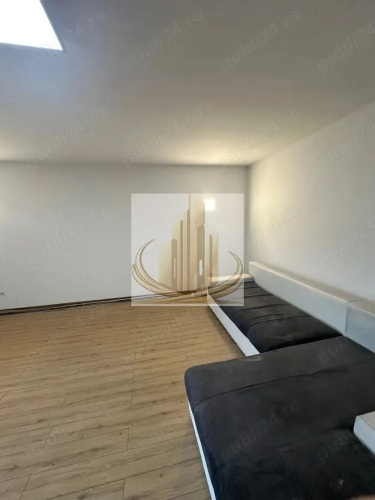 Apartament 2 Camere | 54 mp + Balcon | Etaj 4/8 | Parcare Subterană - Grand Mobilis Imobiliare vă propune spre vânzare un apartament modern cu 2 camere, parțial mobilat, situat la etajul 4 din 8 al unui imobil construit în 2008, în cadrul ansamblului rezidențial Iris.

Cu o suprafață utilă de 54 mp, la care se adaugă un balcon generos de 7 mp, apartamentul oferă un spațiu echilibrat și bine organizat, ideal pentru un stil de viață confortabil.

✨ Locuința a fost recent renovată și se remarcă prin îmbunătățiri de actualitate: parchet nou, rulouri, mobilier de bucătărie realizat pe comandă și electrocasnice noi – toate contribuind la un ambient modern și plăcut.

📐 Date tehnice:

Suprafață utilă: 54 mp
Balcon: 7 mp
Etaj: 4 / 8
An construcție: 2008

🏠 Compartimentare:

Living luminos
Dormitor confortabil
Bucătărie modernă
Baie
Balcon spațios

🔥 Confort & dotări:

Centrală proprie și încălzire prin calorifere
Apartament renovat recent
Mobilier de bucătărie nou, realizat pe comandă
Electrocasnice noi
Rulouri pentru un plus de confort

🚗 Extra:

Loc de parcare subteran inclus în preț

📍 Localizare avantajoasă:
Apartamentul este situat în ansamblul rezidențial Iris, într-o zonă liniștită, dar foarte bine conectată. Beneficiază de acces rapid către principalele artere ale orașului și către Iulius Town.
În plus, la doar 2 minute de mers pe jos se află supermarketul Lidl, alături de alte facilități esențiale din proximitate.

💰 Oportunitate de investiție:
Datorită poziționării și cererii ridicate din zonă, proprietatea reprezintă o alegere excelentă și pentru investiție, oferind un randament atractiv din închiriere.

💛 De ce să alegi acest apartament?
Pentru confortul oferit de un apartament renovat, locația excelentă și beneficiile suplimentare precum parcarea subterană – toate pregătite pentru a deveni noul tău „acasă” sau o investiție sigură.

📞 Pentru mai multe detalii sau programarea unei vizionări, echipa Grand Mobilis Imobiliare vă stă la dispoziție!
💶 Preț negociabil
ID Intern: CP3036531