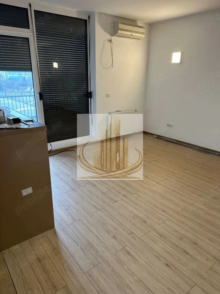 Apartament 2 Camere | 54 mp + Balcon | Etaj 4/8 | Parcare Subterană - Grand Mobilis Imobiliare vă propune spre vânzare un apartament modern cu 2 camere, parțial mobilat, situat la etajul 4 din 8 al unui imobil construit în 2008, în cadrul ansamblului rezidențial Iris.

Cu o suprafață utilă de 54 mp, la care se adaugă un balcon generos de 7 mp, apartamentul oferă un spațiu echilibrat și bine organizat, ideal pentru un stil de viață confortabil.

✨ Locuința a fost recent renovată și se remarcă prin îmbunătățiri de actualitate: parchet nou, rulouri, mobilier de bucătărie realizat pe comandă și electrocasnice noi – toate contribuind la un ambient modern și plăcut.

📐 Date tehnice:

Suprafață utilă: 54 mp
Balcon: 7 mp
Etaj: 4 / 8
An construcție: 2008

🏠 Compartimentare:

Living luminos
Dormitor confortabil
Bucătărie modernă
Baie
Balcon spațios

🔥 Confort & dotări:

Centrală proprie și încălzire prin calorifere
Apartament renovat recent
Mobilier de bucătărie nou, realizat pe comandă
Electrocasnice noi
Rulouri pentru un plus de confort

🚗 Extra:

Loc de parcare subteran inclus în preț

📍 Localizare avantajoasă:
Apartamentul este situat în ansamblul rezidențial Iris, într-o zonă liniștită, dar foarte bine conectată. Beneficiază de acces rapid către principalele artere ale orașului și către Iulius Town.
În plus, la doar 2 minute de mers pe jos se află supermarketul Lidl, alături de alte facilități esențiale din proximitate.

💰 Oportunitate de investiție:
Datorită poziționării și cererii ridicate din zonă, proprietatea reprezintă o alegere excelentă și pentru investiție, oferind un randament atractiv din închiriere.

💛 De ce să alegi acest apartament?
Pentru confortul oferit de un apartament renovat, locația excelentă și beneficiile suplimentare precum parcarea subterană – toate pregătite pentru a deveni noul tău „acasă” sau o investiție sigură.

📞 Pentru mai multe detalii sau programarea unei vizionări, echipa Grand Mobilis Imobiliare vă stă la dispoziție!
💶 Preț negociabil
ID Intern: CP3036531