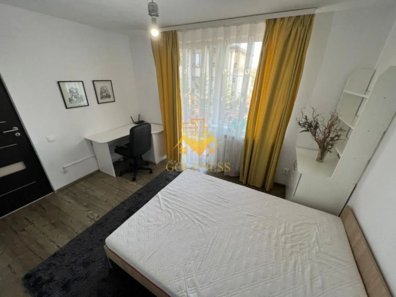 3 camere, modern, Buna Ziua zona Grand Hotel Italia, LIDL, Fagului - GOLDNESS Imobiliare vă propune spre închiriere un apartament cu 3 camere complet mobilat și utilat, la etajul 1 într-un imobil de 4 etaje, în cartierul Buna Ziua . Apartamentul este compartimentat astfel:
 - dormitor cu pat matrimonial, dressing, noptiere
 - dormitor cu pat matrimonial, spatiu pentru depozitare, birou
 - living cu bucatarie open-space complet utilată, canapea extensibla, loc de servit masa 
 - baie cu cabina de dus, calorifer port prosop inox și dulap pentru depozitare.
 - terasa de 12 mp.

Imobilul este dotat cu toate cele necesare- centrală proprie, mașină de spălat haine, frigider, plită electrică, hotă, etc. 
Se află în apropierea stațiilor de transport în comun, magazine, restaurante, spații verzi, farmacii, etc. 
Posibilitate de parcare in zona !

Dacă sunteți interesați de acest apartament și doriți să îl vizionați, dar și pentru alte oferte sau detalii nu ezitați să ne contactați telefonic sau prin e-mail - goldnessimobiliare@gmail.com. Vă stăm la dispoziție!
Pentru intermediere se percepe un comision de 50% din prețul chiriei!
