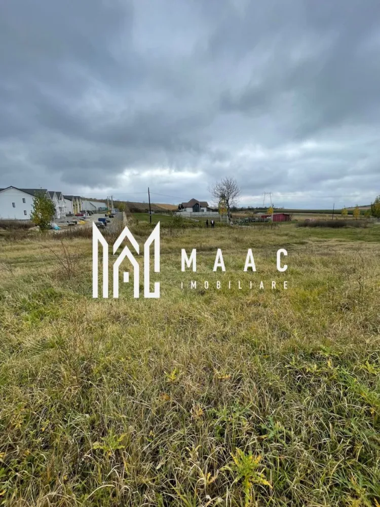 Teren 720 mp| Intravilan |Șura Mare - MAAC Imobiliare vă propune spre vânzare un teren intravilan situat în localitatea Șura Mare, într-o zonă liniștită și aflată în plină dezvoltare, ideal pentru construcția unei case individuale sau pentru investiție imobiliară. Proprietatea beneficiază de o amplasare avantajoasă, oferind acces facil către municipiul Sibiu, dar și un cadru relaxant, cu priveliște plăcută asupra împrejurimilor.

Terenul are o suprafață de 720 mp și dispune de acces direct la drum, aspect important pentru viitoarele proiecte rezidențiale. Utilitățile, precum apa și curentul electric, se află în apropiere, facilitând racordarea și dezvoltarea rapidă a unei construcții.

Poziționarea într-o zonă în continuă dezvoltare transformă această proprietate într-o oportunitate atractivă atât pentru cei care își doresc să construiască o locuință într-un mediu liniștit, cât și pentru investitorii interesați de valorificarea unei zone cu potențial ridicat de creștere.

Caracteristici:
-Teren intravilan
-Suprafață: 720 mp
-Acces direct la drum
-Utilități în apropiere: apă și curent electric
-Zonă liniștită și în dezvoltare
-Acces facil către Sibiu
-Priveliște plăcută asupra împrejurimilor
-Ideal pentru construcție casă individuală sau investiție

Pentru mai multe detalii, vă rugăm să menționați telefonic numărul CP2801059.