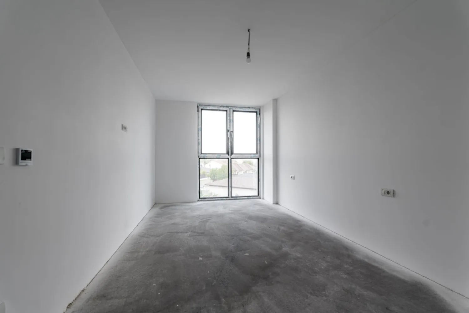 Apartament cu 2 camere, bloc nou, Subcetate, Arad - Subcetate | bloc nou | 2 camere | etaj 3/3 | lift | 65 mp utili | parcare | direct de la dezvoltator

Dacă vrei un apartament într-un bloc nou, într-o zonă liniștită, proprietatea aceasta din Subcetate e o opțiune practică, mai ales pentru cine vrea să evite „surprizele” unei locuințe vechi. Apartamentul este la etajul 3 din 3, într-un imobil cu lift, și are 65 mp utili, cu spațiu suficient pentru un stil de viață confortabil.

Achiziția se face direct de la dezvoltator și ai loc de parcare inclus. 

Apartamentul poate fi preluat în stadiul actual, adică cu centrală proprie, aer condiționat și încălzire în pardoseală, iar dacă îți dorești, se poate finisa contra-cost, astfel încât să intri într-o locuință „la cheie”, fără să gestionezi tu șantierul.

Prețul este de 118.000 EURO + TVA. Fără comision pentru cumpărător!

Pentru mai multe detalii sau programarea unei vizionări, sună-mă acum!

Sunt Mihai Molnar, consultantul tău imobiliar, și aștept apelul sau mesajul tău la numărul de telefon: 0761 899 230

Dacă nu ai suficienți bani, oferim și consultanță financiară gratuită!
