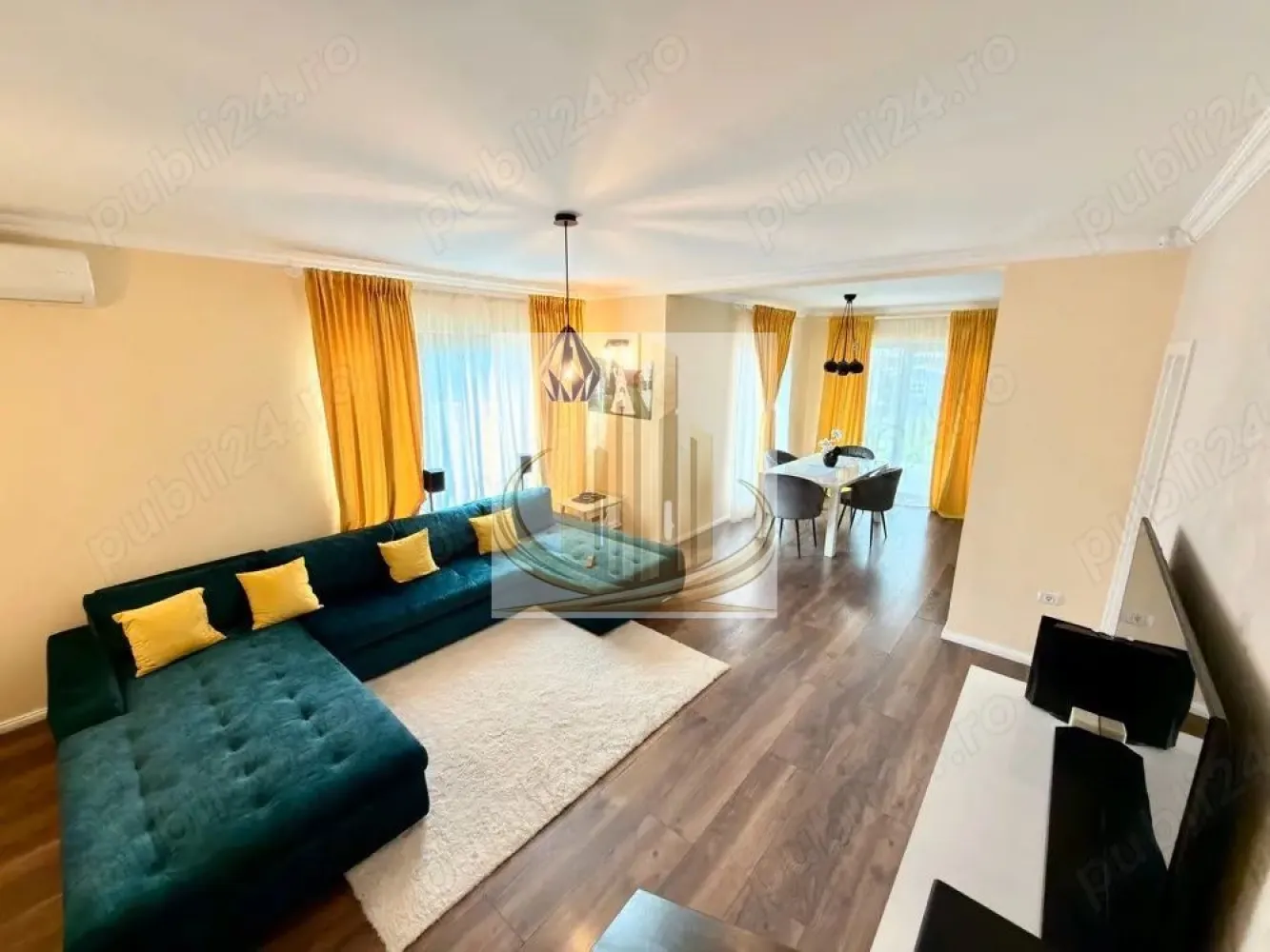 Duplex Modern | 4 Camere | 120 mp Utili | Teren 300 mp, Zonă Liniștita - Grand Mobilis Imobiliare vă propune spre vânzare un duplex modern, situat într-o zonă foarte apreciată din Timișoara, pe o stradă închisă, ferită de trafic și zgomot – ideală pentru o familie care își dorește liniște și confort.

Construit în 2019, imobilul impresionează prin compartimentarea eficientă, spațiile generoase și dotările moderne, fiind pregătit pentru mutare imediată.

📍 Localizare excelentă:
Proprietatea beneficiază de o poziționare ideală – într-o zonă liniștită, dar cu acces facil către principalele artere ale orașului și către Iulius Town. În imediata apropiere se regăsesc magazine și alte puncte de interes, oferind un stil de viață comod și echilibrat.

📐 Date tehnice:

Suprafață utilă: 120 mp
Suprafață teren: 300 mp
An construcție: 2019

🏠 Compartimentare:

Parter:

Hol de acces
Cameră tehnică (dotată cu mașină de spălat, uscător și dressing)
Baie
Spațiu de depozitare sub scară
Living open-space cu bucătărie complet mobilată și utilată
Ieșire către terasă generoasă de 20 mp

💡 Deși bucătăria este open-space, compartimentarea permite închiderea acesteia, în funcție de preferințele viitorului proprietar.

Etaj:

Hol
3 dormitoare
Baie
Dressing
Ieșire către terasă și acces la pod

✨ Dotări & beneficii:

Încălzire în pardoseală
Centrală termică proprie pe gaz
Sistem de climatizare în fiecare cameră
Sistem de supraveghere video
Sistem de alarmă
Porți automate cu deschidere electrică

🌿 Exterior:
Curtea este complet amenajată, cu pavele, piatră decorativă și spații verzi atent întreținute – un spațiu ideal pentru relaxare și timp petrecut în familie.

💛 De ce să alegi această proprietate?
Pentru liniștea oferită de o stradă închisă, confortul unei case moderne și poziționarea excelentă, care îți oferă acces rapid către oraș și toate facilitățile necesare.

📞 Pentru mai multe detalii sau programarea unei vizionări, echipa Grand Mobilis Imobiliare vă stă la dispoziție!
ID Intern: CP3036624
