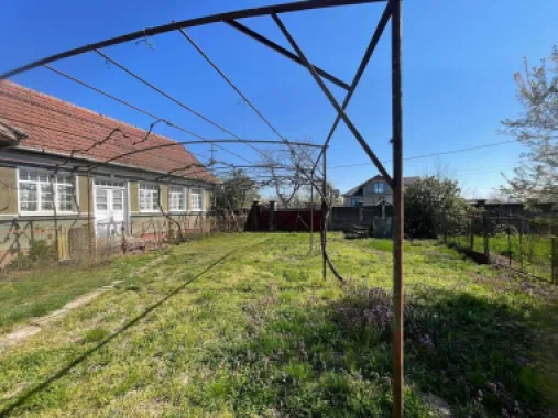 Casă tradițională la sat +teren 1.500 mp. Sat Săbolciu-46.500euro neg