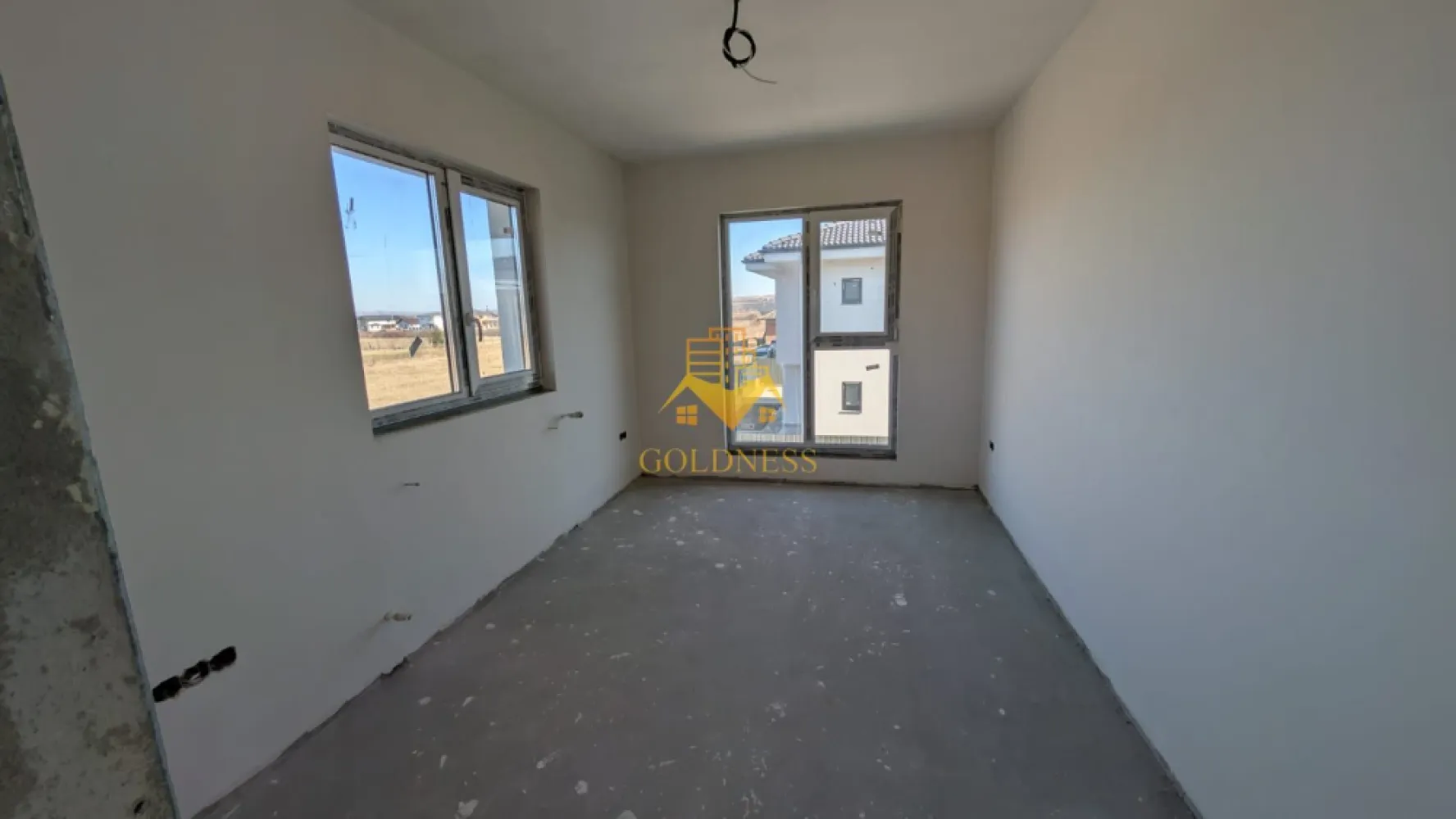 Casă individuală, 4 camere, 470 mp teren, Cluj - GOLDNESS Imobiliare vă propune spre vânzare o casă spațioasă și modernă, situată în Jucu de Mijloc, ideală pentru o familie. Proprietatea are un regim de înălțime P+E, cu o suprafață utilă de 180 mp și este amplasată pe un teren generos de 470 mp.
Casa beneficiază de încălzire prin pardoseală și este racordată la toate utilitățile necesare: apă, canalizare, curent și gaz.
Compartimentarea inteligentă este următoarea:
 Parterul include un living luminos, o bucătărie open space cu loc de luat masa, un birou, o zonă de depozitare și o baie.

 Etajul dispune de trei dormitoare (dintre care unul matrimonial), două băi și două balcoane, oferind spațiu și intimitate pentru toți membrii familiei.

 De asemenea, proprietatea beneficiază de o terasă, perfectă pentru relaxare în aer liber.

Dacă sunteți interesați de această casă și doriți mai multe detalii sau o vizionare, nu ezitați să ne contactați telefonic sau prin e-mail. Vă stăm la dispoziție!
! Comision 0% pentru cumpărător !
La pretul vânzării se adaugă TVA de 21%!