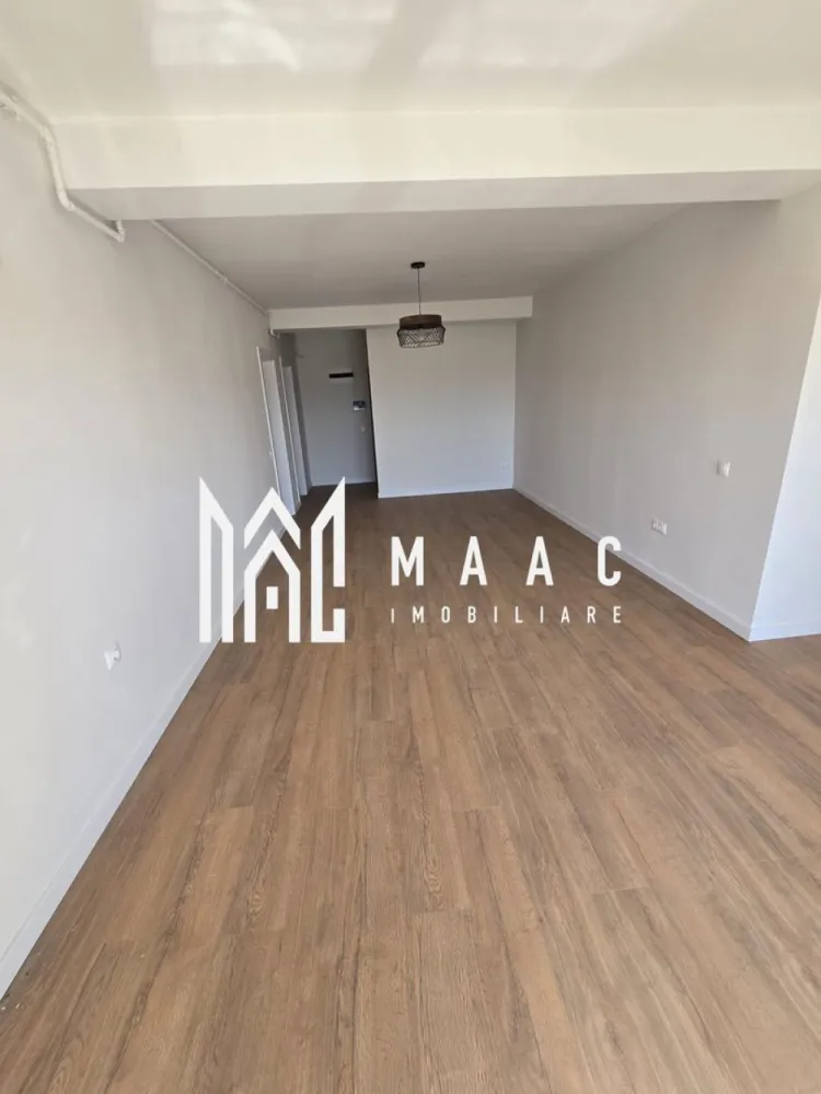 Apartament 2 camere | Parcare | Turnisor - MAAC Imobiliare va propune spre vânzare un apartament cu 2 camere decomandat, intabulat, situat la etajul 1 din 2, într-o vilă construită din cărămidă, ideal pentru cei care își doresc confort, intimitate și o locuință bine compartimentată.

Apartamentul este compartimentat eficient și funcțional, fiind împărțit astfel: hol mare de intrare, baie modernă finisată cu gresie și faianță, dotată cu toate instalațiile sanitare noi, dormitor cu balcon, bucătărie open space și living spațios cu acces către terasă, perfect pentru relaxare.

Locuința beneficiază de dotări moderne și finisaje de calitate superioară: centrală termică proprie cu încălzire în pardoseală, ușă metalică la intrare, geamuri termopan, precum și uși termopan cu izolație termică și fonică, pentru un plus de confort și eficiență energetică.

În plus, apartamentul dispune de storuri electrice, parchet, gresie și faianță, corpuri de iluminat montate în toate camerele, precum și instalații sanitare complete, fiind pregătit pentru mutare imediată fără investiții suplimentare.

Un avantaj important îl reprezintă locul de parcare inclus, care oferă confort și siguranță pentru mașina dumneavoastră.

Această proprietate este alegerea ideală atât pentru locuit, cât și pentru investiție, datorită compartimentării excelente, dotărilor premium și amplasării într-o clădire tip vilă, cu regim redus de înălțime.

Pentru mai multe detalii și programarea unei vizionări, vă rugăm să ne contactați telefonic și să menționați CP3023440.