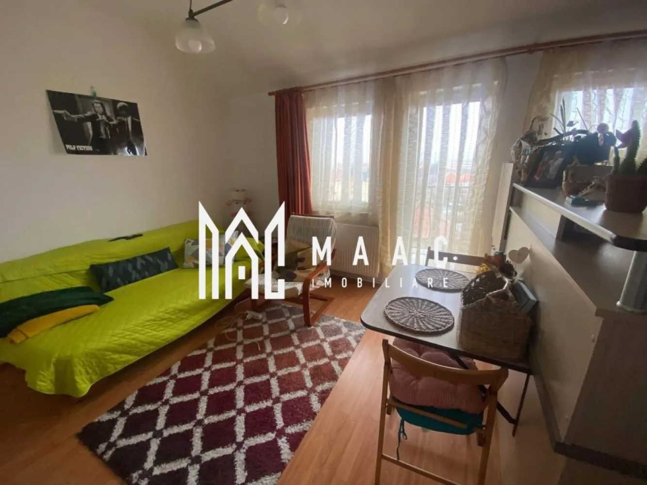 Apartament 3 camere | Pet Friendly | Mansarda | Cedonia - MAAC Imobiliare vă propune spre închiriere un apartament cu 3 camere, situat la etajul 5/5 (mansardă), într-o zonă apreciată – Cedonia, ideal pentru cei care își doresc un spațiu confortabil și bine organizat.
Locuința este compartimentată eficient și oferă un ambient plăcut, fiind potrivită atât pentru o familie, cât și pentru un cuplu.
Compartimentare:
living cu bucătărie open-space
2 dormitoare
baie

Apartamentul se închiriază complet mobilat și utilat, fiind pregătit pentru mutare imediată.
Avantaje:
3 camere
etaj 5/5 – mansardă
bucătărie open-space
complet mobilat și utilat
zonă Cedonia
se acceptă animale de companie

Pentru mai multe detalii sau programarea unei vizionări, nu ezitați să ne contactați specificand ID: CP3035773