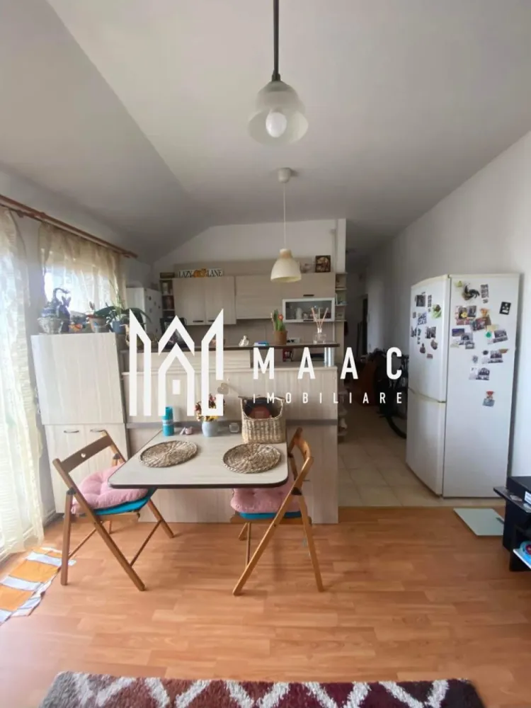 Apartament 3 camere | Pet Friendly | Mansarda | Cedonia - MAAC Imobiliare vă propune spre închiriere un apartament cu 3 camere, situat la etajul 5/5 (mansardă), într-o zonă apreciată – Cedonia, ideal pentru cei care își doresc un spațiu confortabil și bine organizat.
Locuința este compartimentată eficient și oferă un ambient plăcut, fiind potrivită atât pentru o familie, cât și pentru un cuplu.
Compartimentare:
living cu bucătărie open-space
2 dormitoare
baie

Apartamentul se închiriază complet mobilat și utilat, fiind pregătit pentru mutare imediată.
Avantaje:
3 camere
etaj 5/5 – mansardă
bucătărie open-space
complet mobilat și utilat
zonă Cedonia
se acceptă animale de companie

Pentru mai multe detalii sau programarea unei vizionări, nu ezitați să ne contactați specificand ID: CP3035773