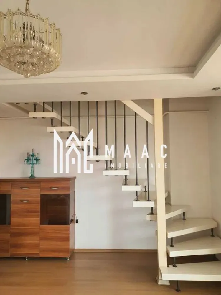 Apartament 4 camere | 100 MPU | Balcon | Decomandat | Strand - MAAC Imobiliare va prezinta un apartament cu 4 camere, balcon, 100mp in zona Ștrand.

Detalii principale:
Suprafață utilă: 100mp
Structură: Apartament pe două nivele (etaj + mansardă)
Orientare: Sud-vest, cu priveliște splendidă spre munți
An construcție: 2012
Etaj: 6

Compartimentare:
Primul nivel (60mp):
Hol primitor.
Baie complet utilată: Modernă și funcțională, cu toate facilitățile necesare.
Living generos open-space cu bucătăria.
Două dormitoare: Luminoase și spațioase.
Balcon închis.

Al doilea nivel (mansardă, 40mp):
Dormitor: Dotat cu un șemineu electric, creând o atmosferă caldă și primitoare.
Baie complet utilată.

Facilități și avantaje:
Proximitate: La doar 10 minute de zona centrală a Sibiului.
Acces facil: Aproape de mijloacele de transport în comun, supermarket-uri și farmacie.

Se percepe garantie in cuantumul unei chirii lunare + 1 chirie avans.

Pentru mai multe detalii precizați telefonic că ati văzut anunțul cu ID: CP3037109