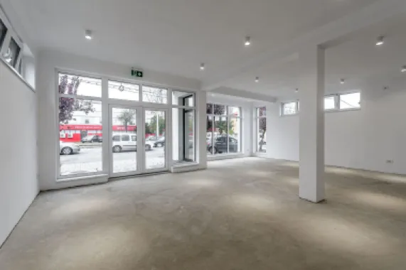 Clădire nouă P+2 cu showroom și birouri în Arad